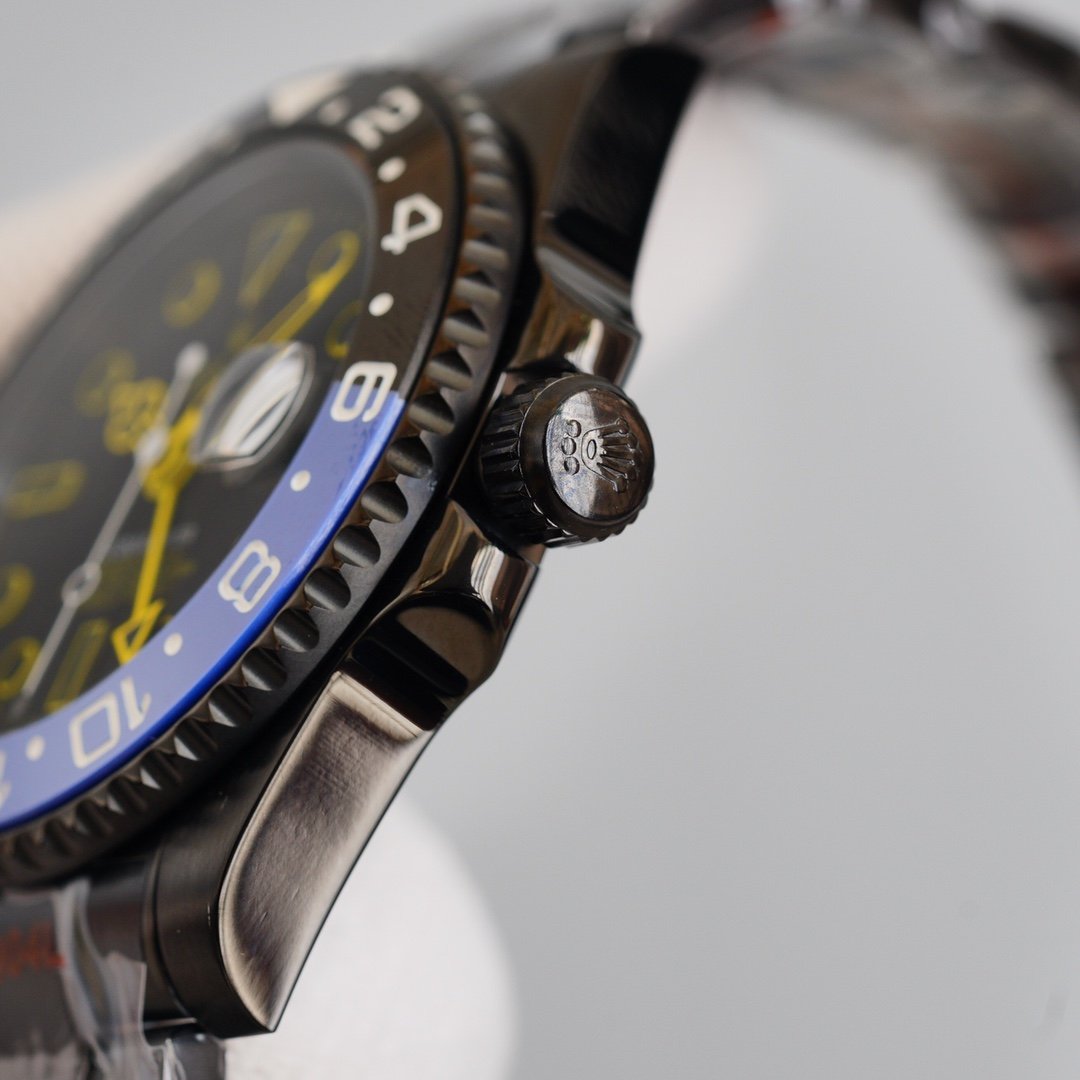 GMT-MASTER II CUSTOM BLACK BATMAN BEZEL YELLOW NUMERALS