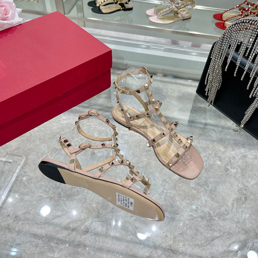 ROCKSTUD SANDAL WITH STRAPS IN LIGHT PINK CALFSKIN