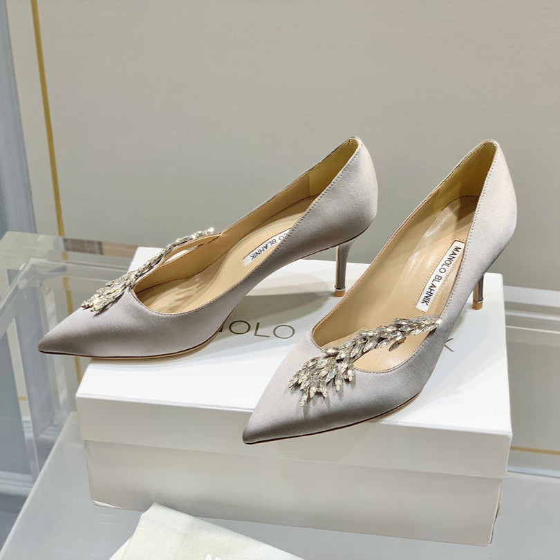 Manolo Wheat Ear Rhinestone High Heels Pumps Grey Silk Fabric 327447