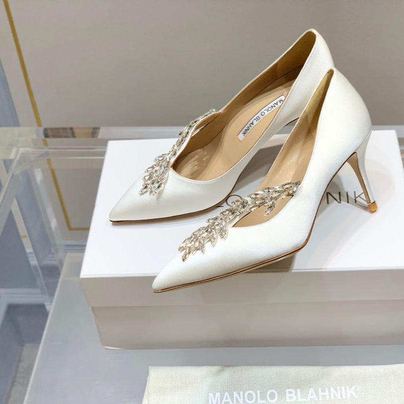 Manolo Wheat Ear Rhinestone High Heels Pumps White Silk Fabric 327453