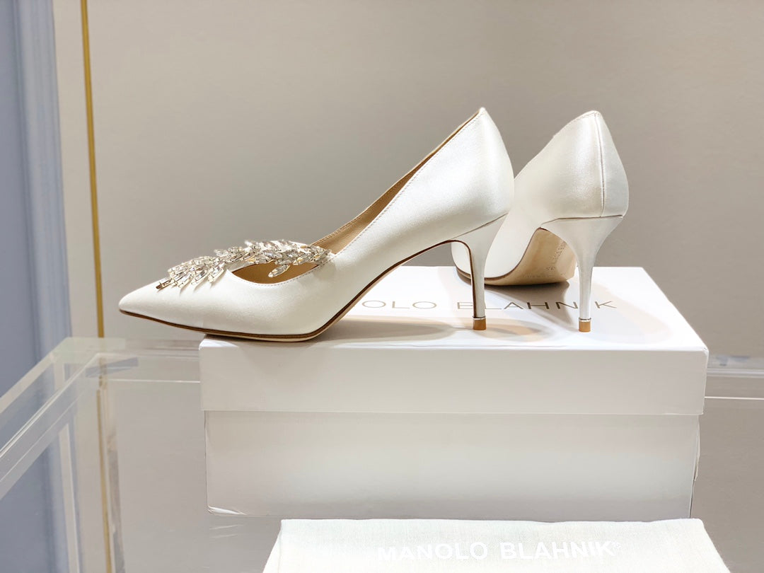 Manolo Wheat Ear Rhinestone High Heels Pumps White Silk Fabric 327453