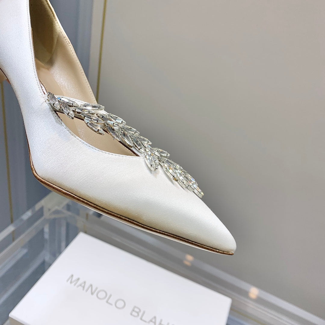 Manolo Wheat Ear Rhinestone High Heels Pumps White Silk Fabric 327453