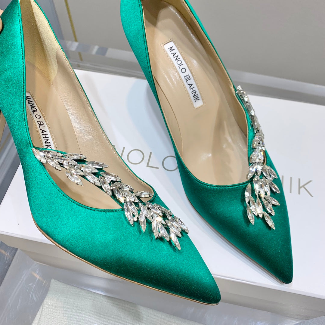 Manolo Wheat Ear Rhinestone Pumps Green Silk Fabric 327454