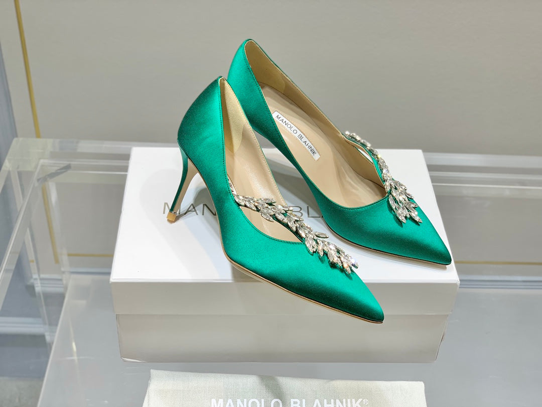 Manolo Wheat Ear Rhinestone Pumps Green Silk Fabric 327454
