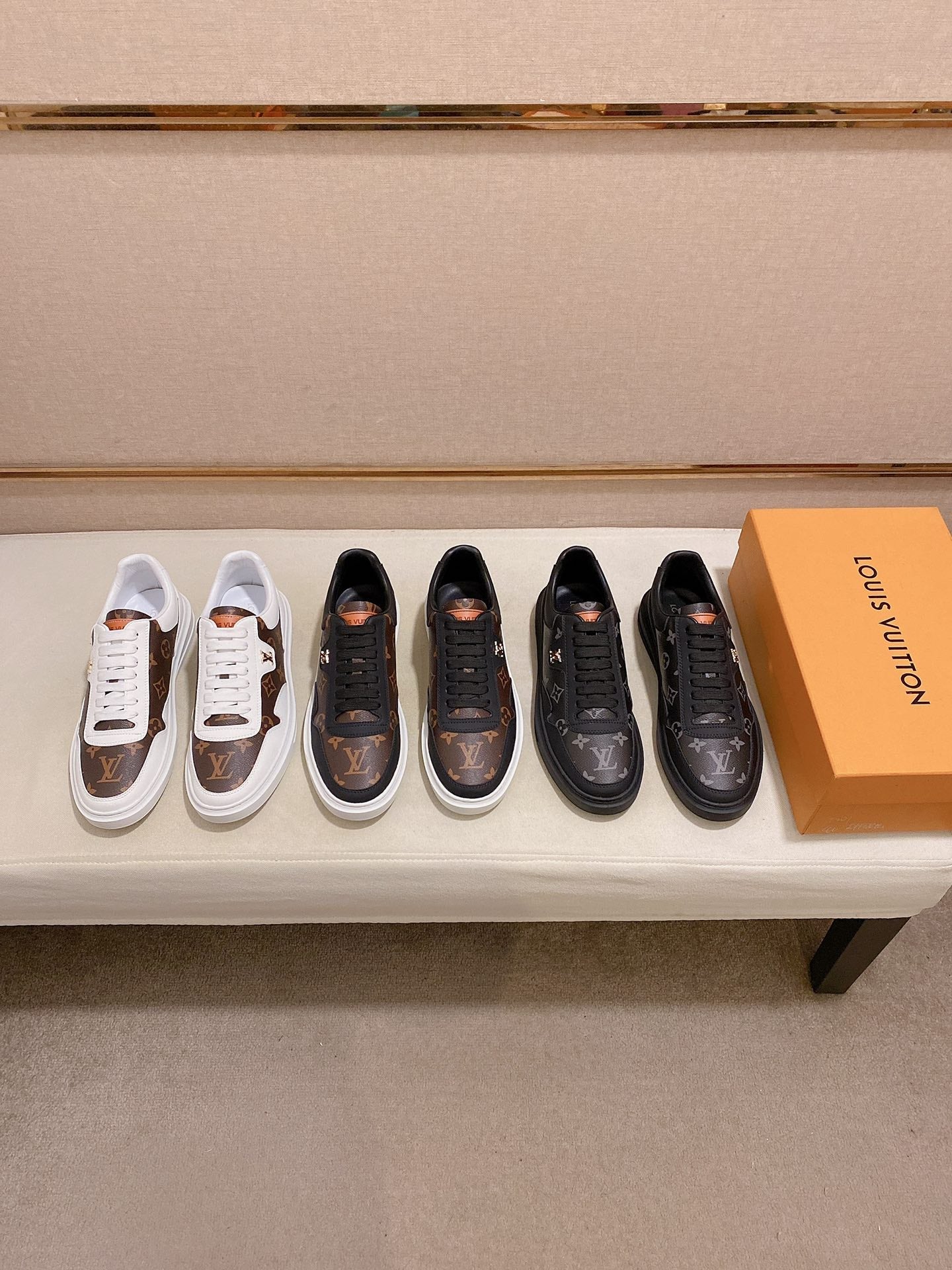 LV TRAINER IN BLACK MIX CHOCOLATE BROWN CALFSKIN