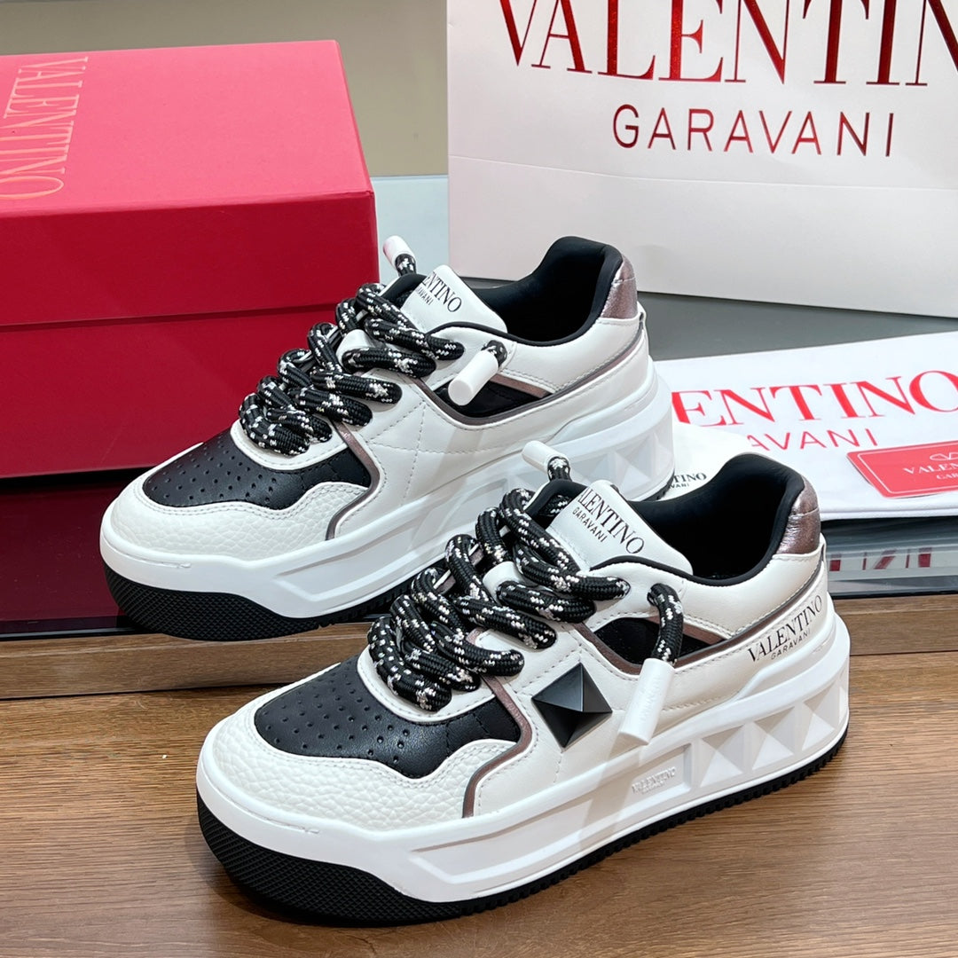 VT 2025 Garavani Sneakers White Black Cowhide 546999