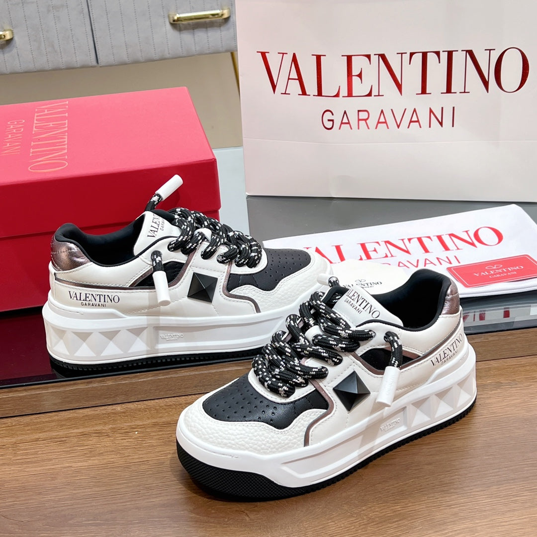 VT 2025 Garavani Sneakers White Black Cowhide 546999