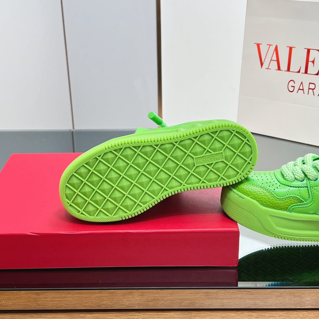 VT 2025 Garavani Sneakers Green Cowhide 546988