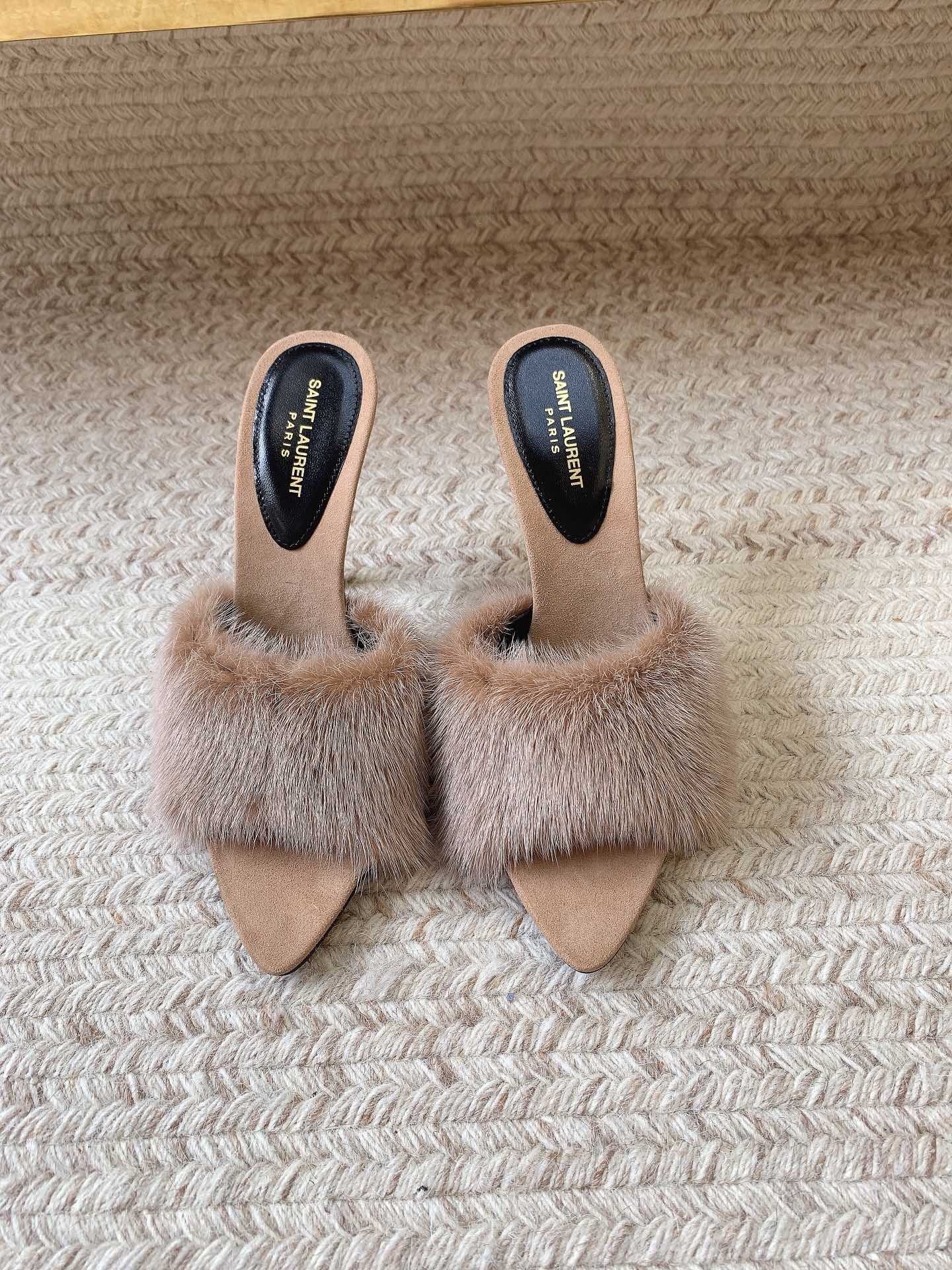 LA 16 HEELED MULES IN BEIGE RABBIT FUR AND SMOOTH LAMBSKIN