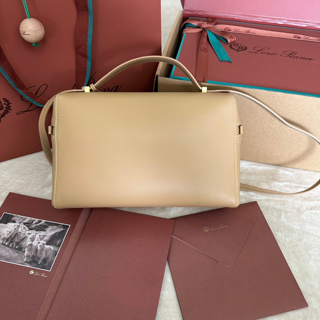 EXTRA BAG L27 IN PEANUT BROWN SMOOTH CALFSKIN WITH GOLD HARDWARE