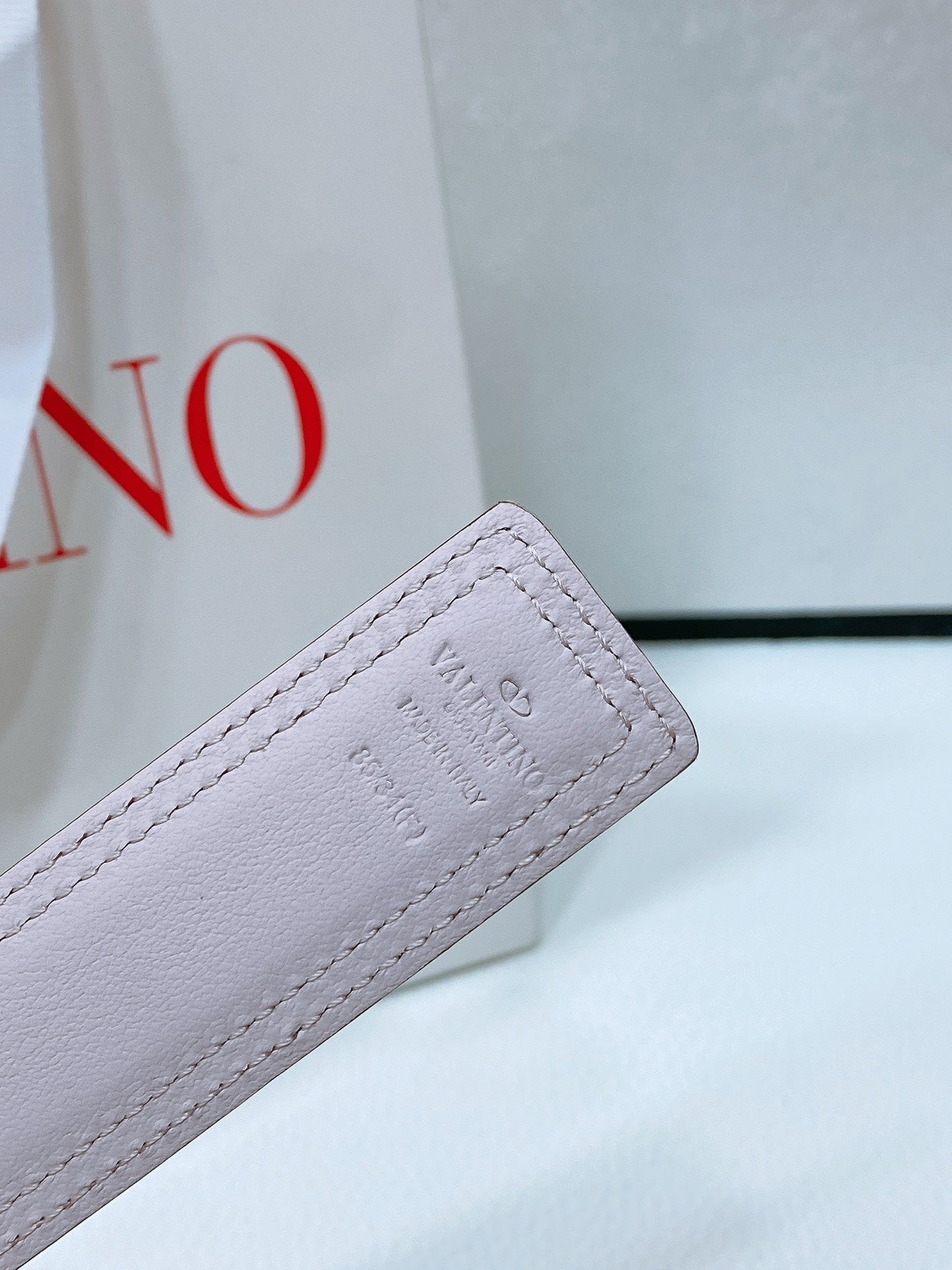 The Bold Edition Belt 30mm White Calfskin Gold Buckle