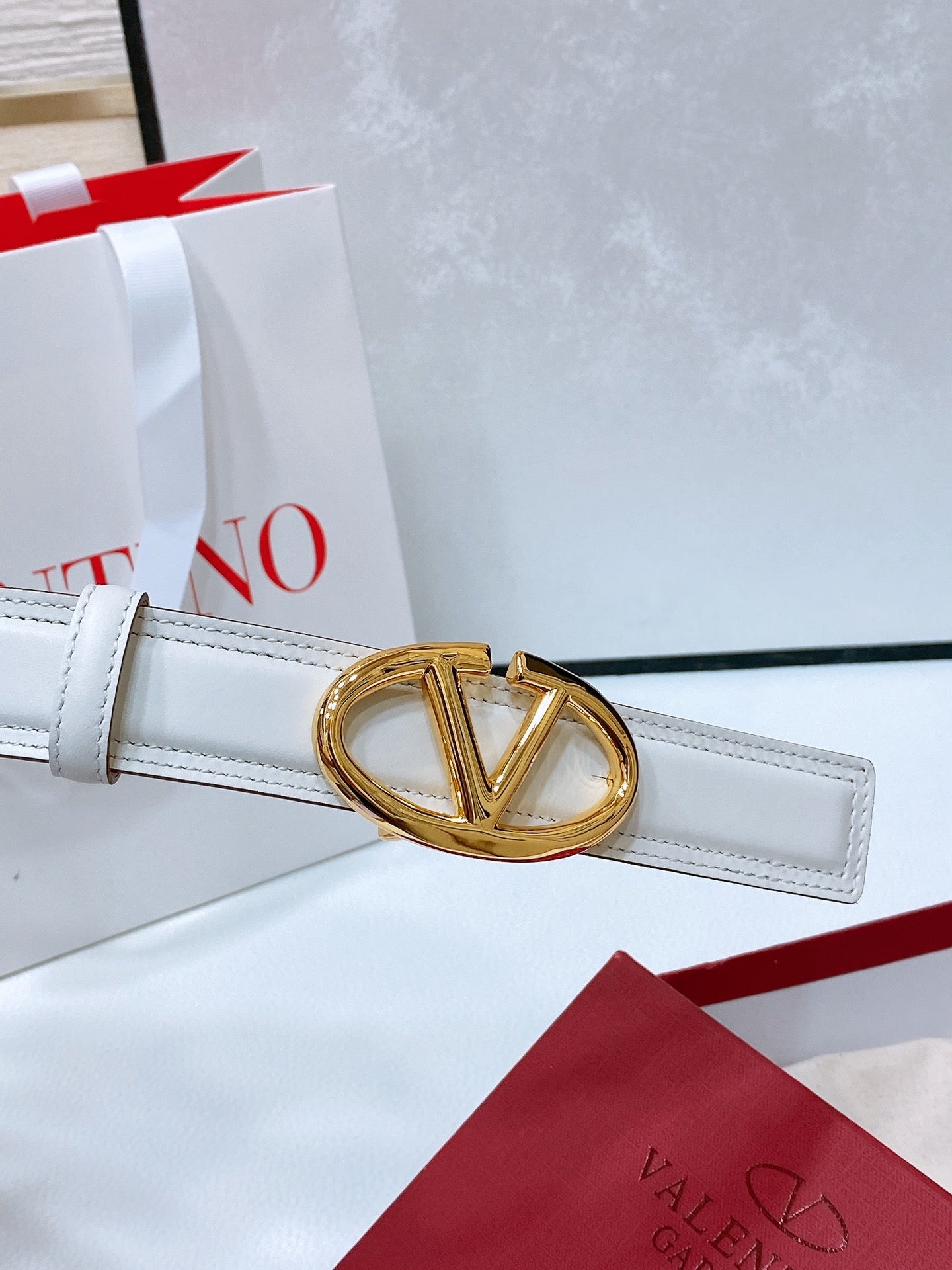 The Bold Edition Belt 30mm White Calfskin Gold Buckle