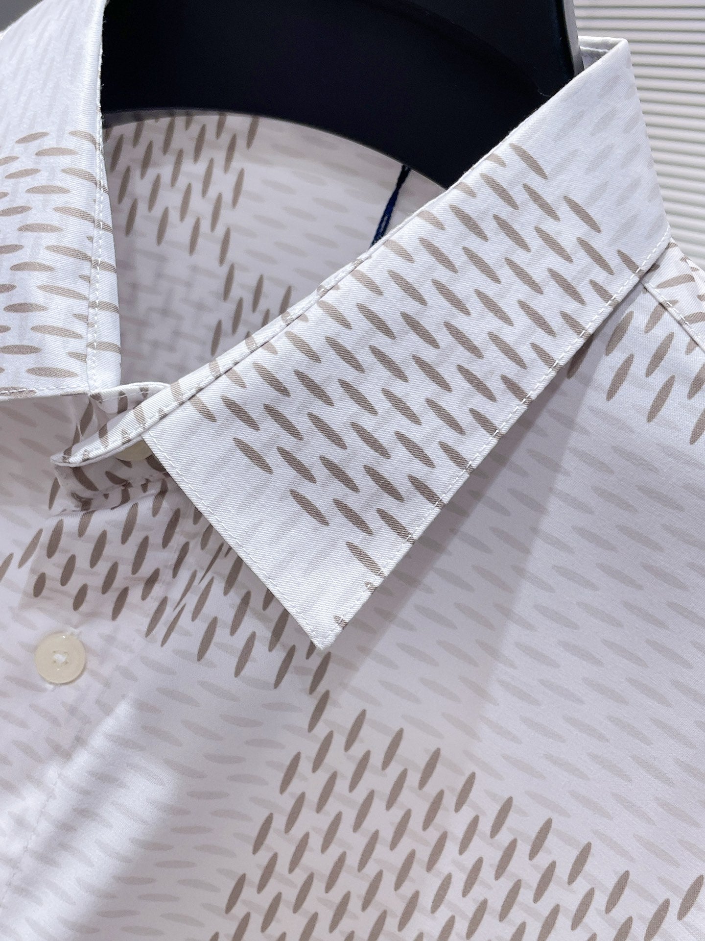 LV LONG-SLEEVED SHIRT IN WHITE DAMIER COTTON 238802