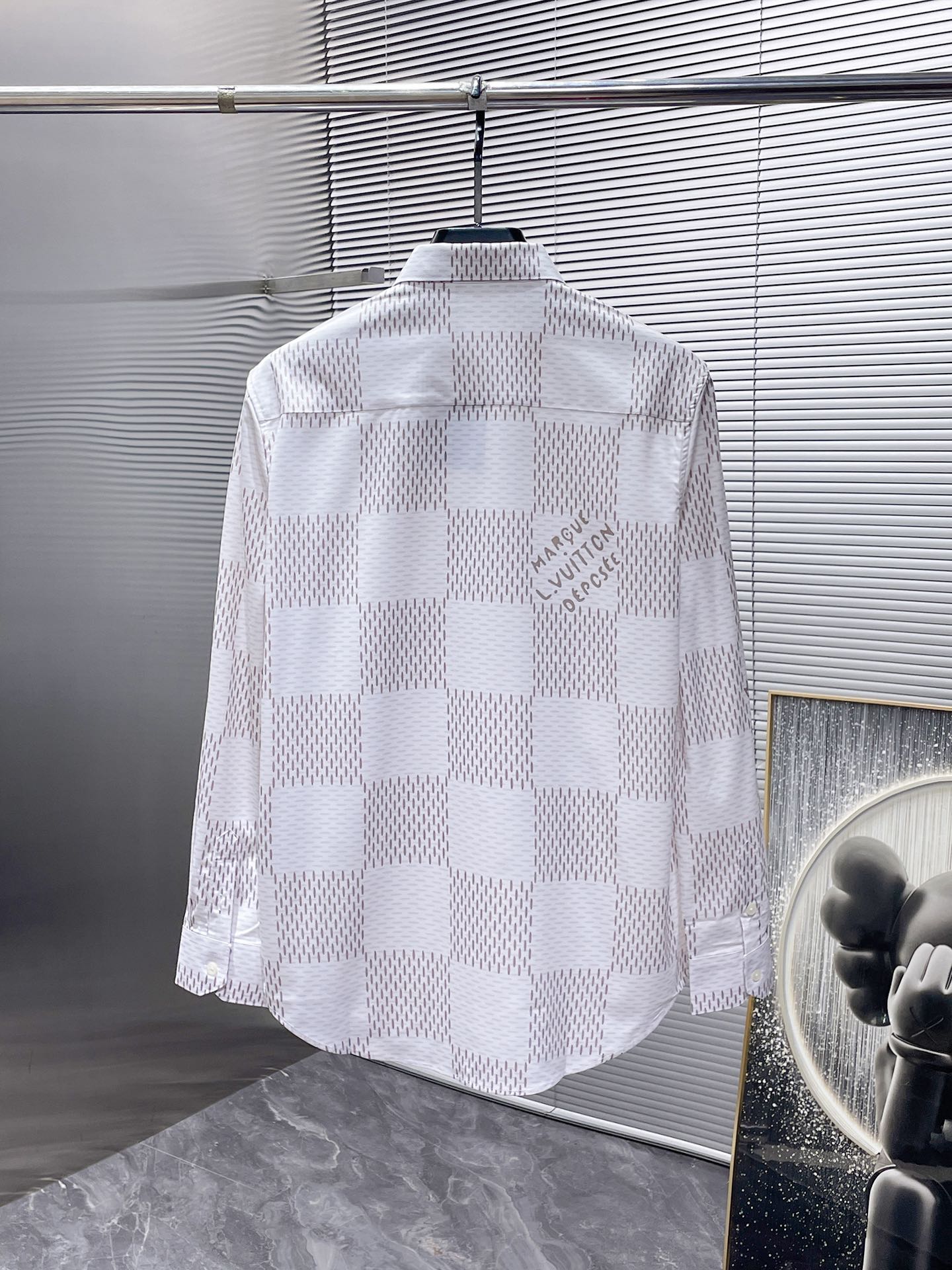 LV LONG-SLEEVED SHIRT IN WHITE DAMIER COTTON 238802