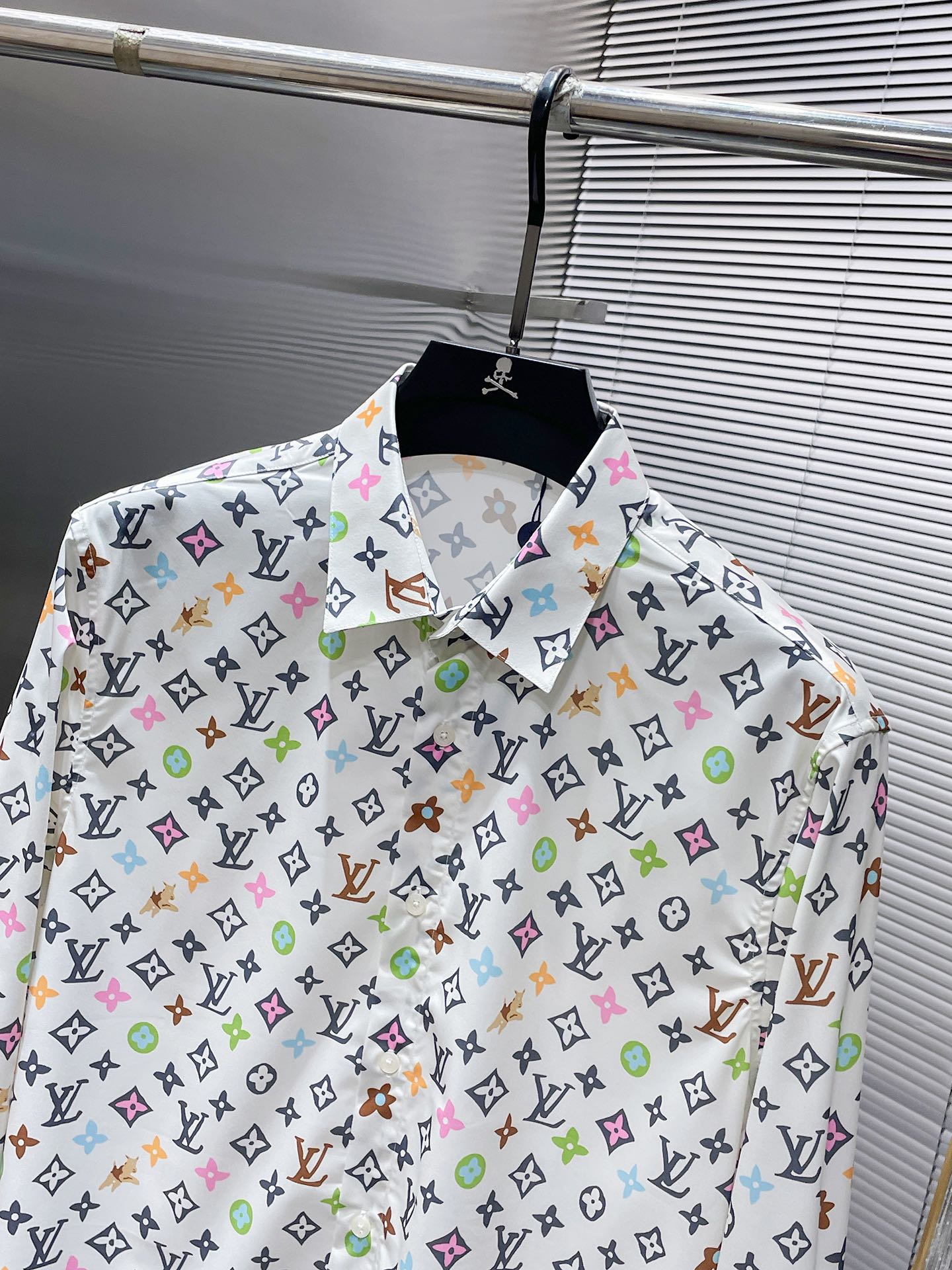 LV LONG-SLEEVED SHIRT IN WHITE MONOGRAM COTTON 238801