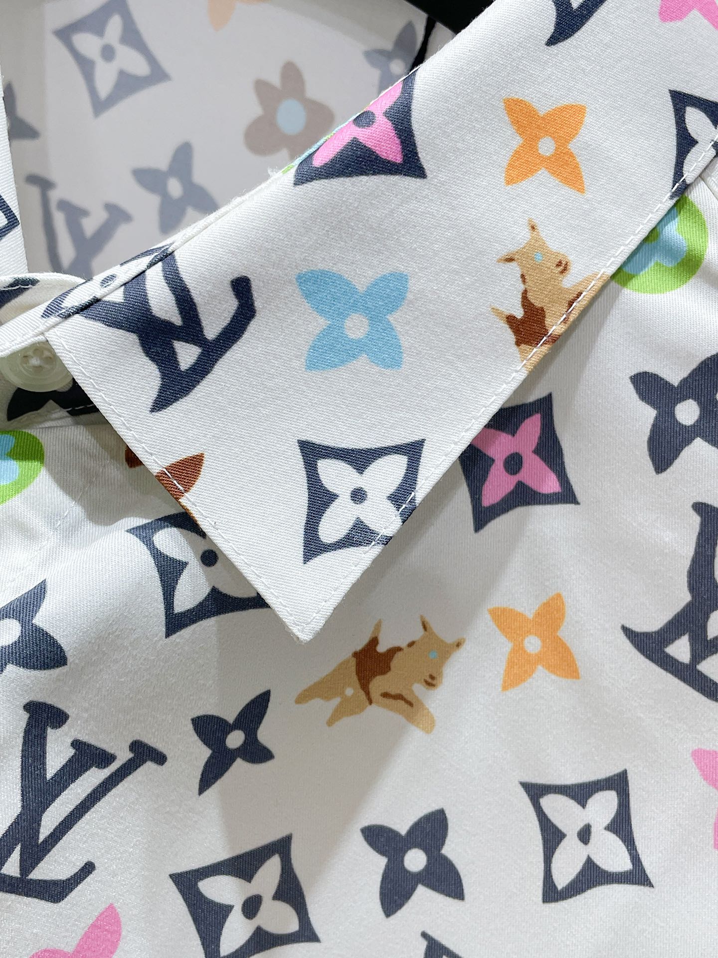 LV LONG-SLEEVED SHIRT IN WHITE MONOGRAM COTTON 238801