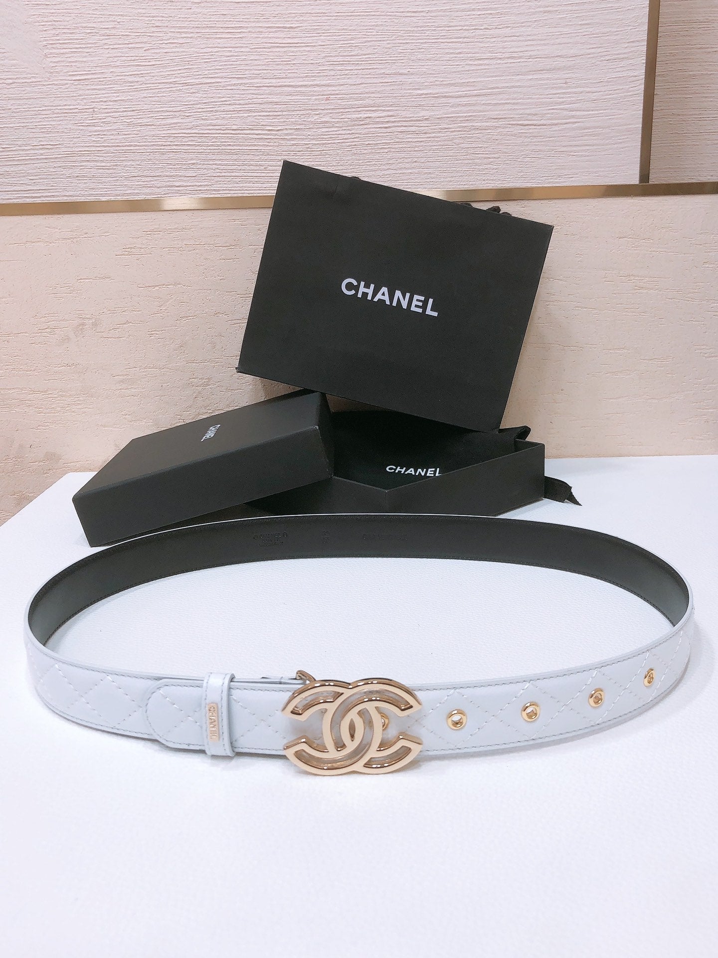 CHANEL BELT 3CM WHITE EMBROIDERED LAMBSKIN WITH GOLD HARDWARE