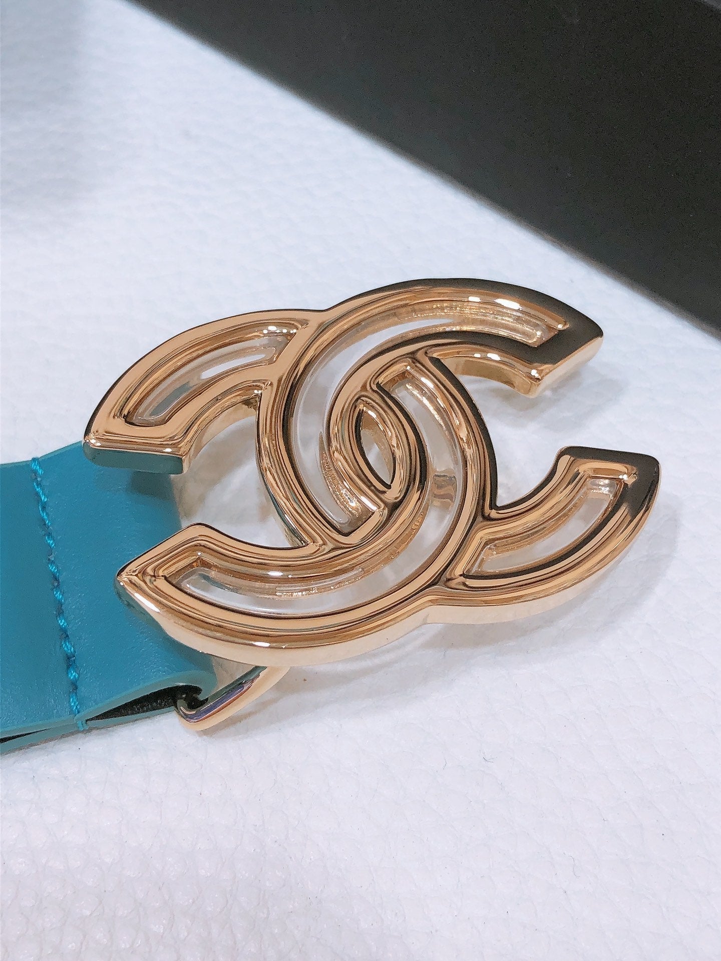 CHANEL BELT 3CM IN DODGER BLUE AND BLACK LAMBSKIN WITH GOLD HARDWARE