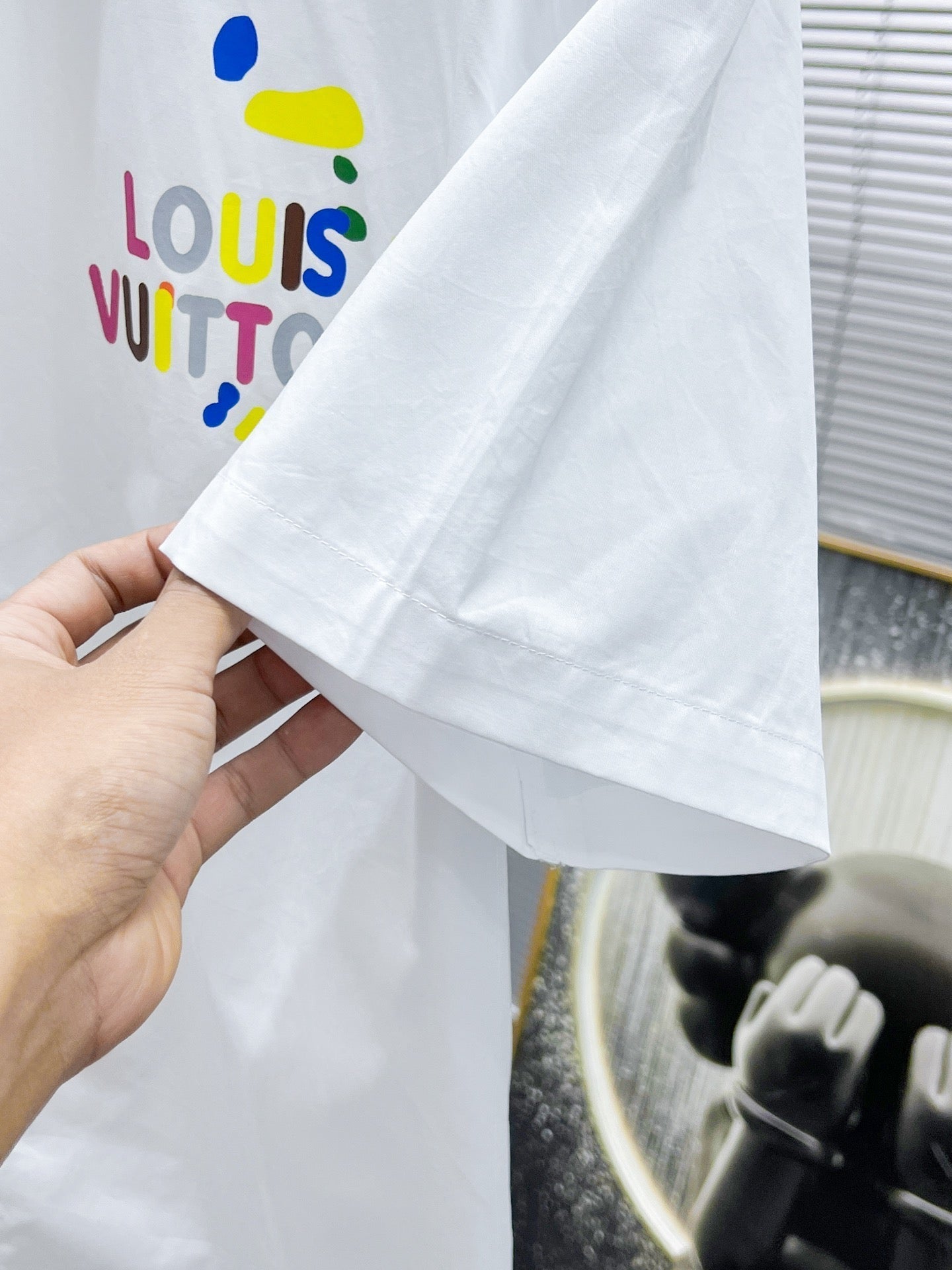 LV SHORT-SLEEVED SHIRT IN WHITE COTTON COLORFUL LOGO 238812