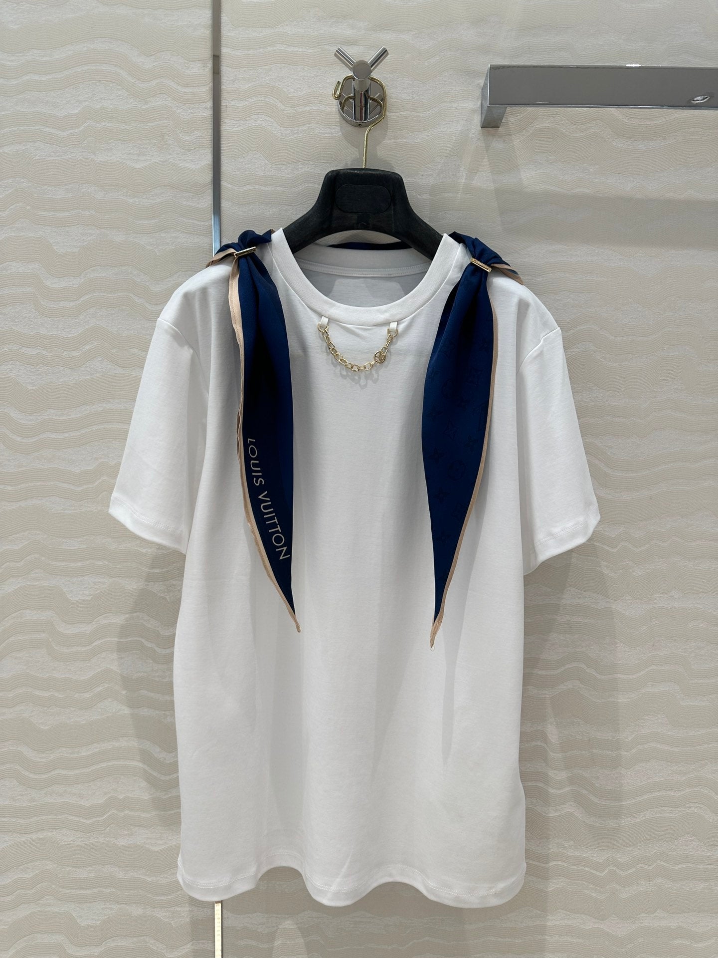 LV High-Sense Silk Scarf T-shirt Black White Cotton