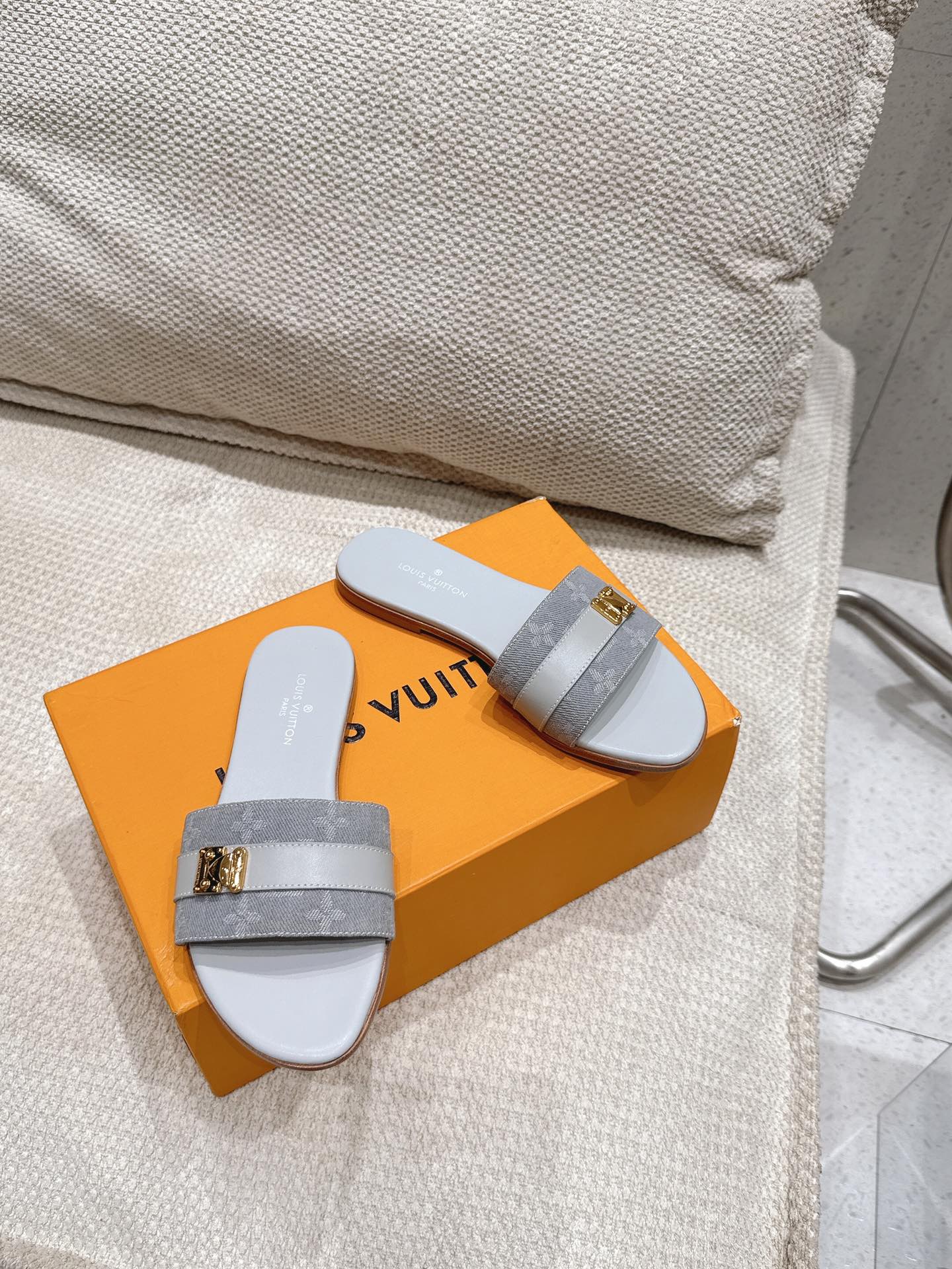 LV Flat Mules pairs raffia gray mix denim cowhide 383720