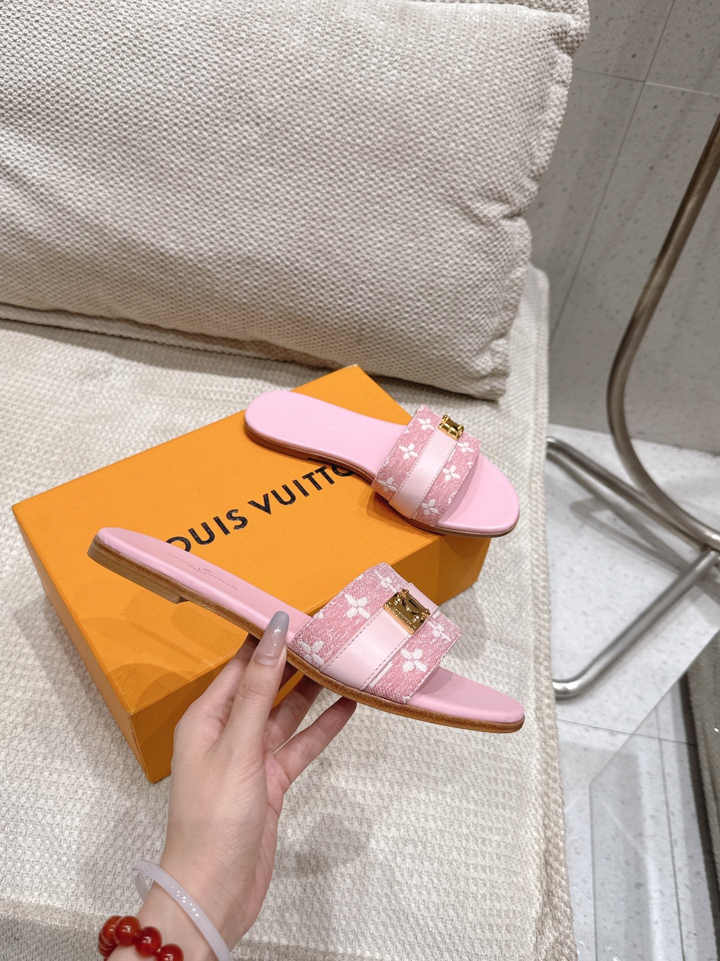 LV Flat Mules pairs raffia pink monogram cowhide 383723