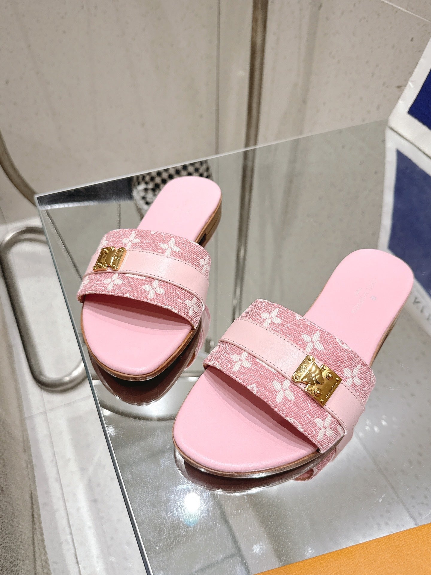 LV Flat Mules pairs raffia pink monogram cowhide 383723