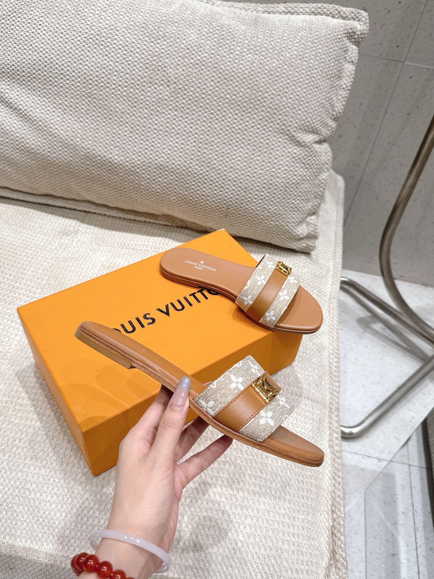 LV Flat Mules pairs raffia brown monogram cowhide 383724