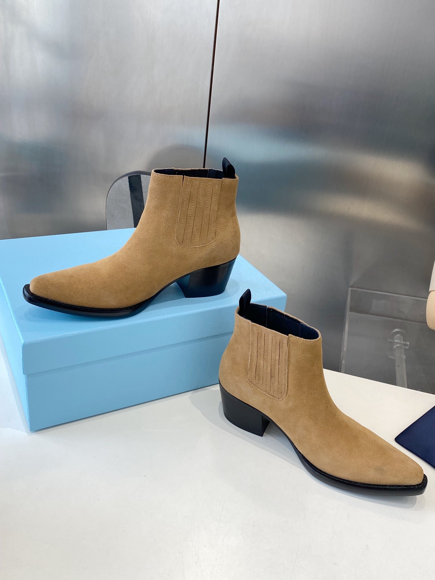 PRA classic pointed-toe boots beige suede