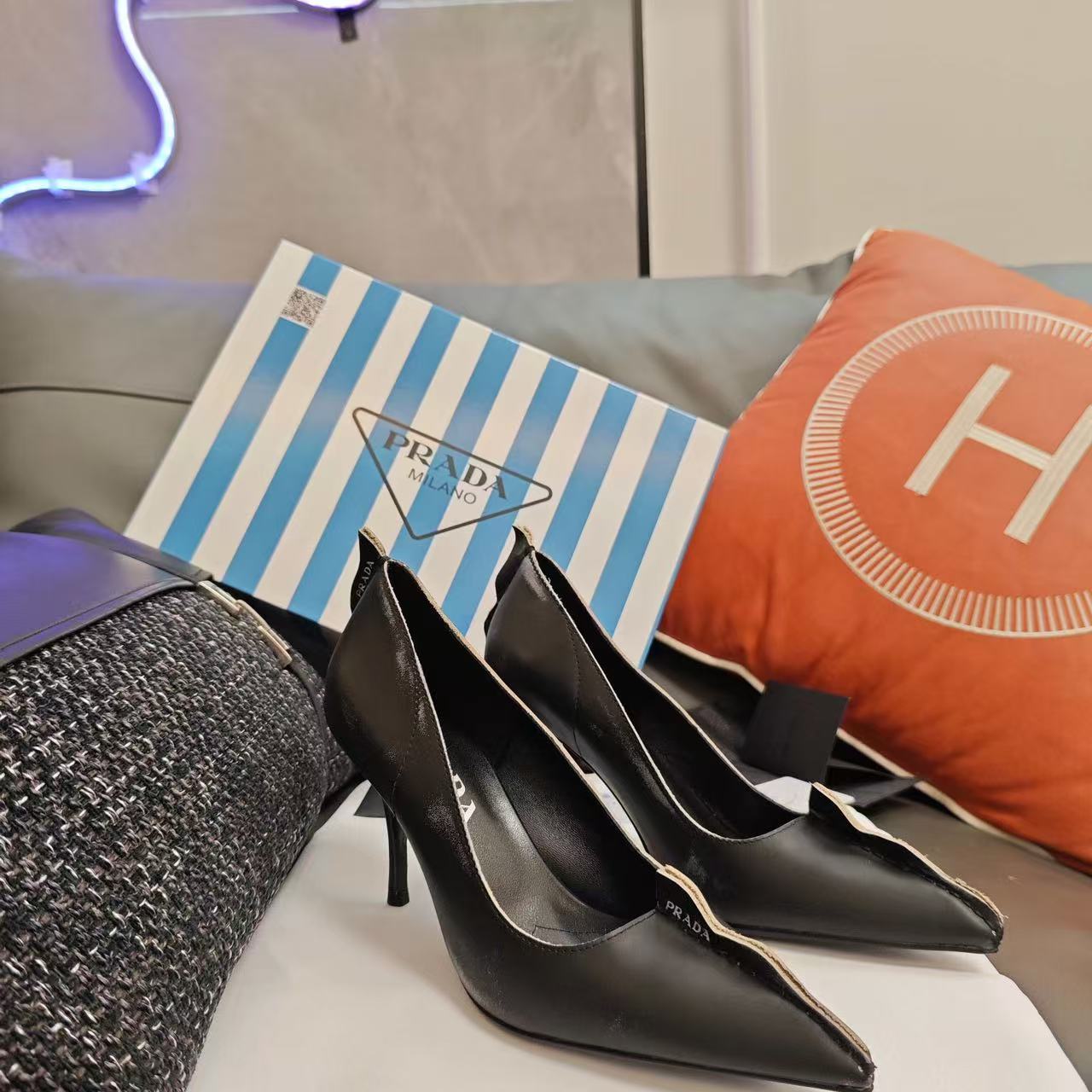 Prada Antiqued Pumps Black Tan calfskin