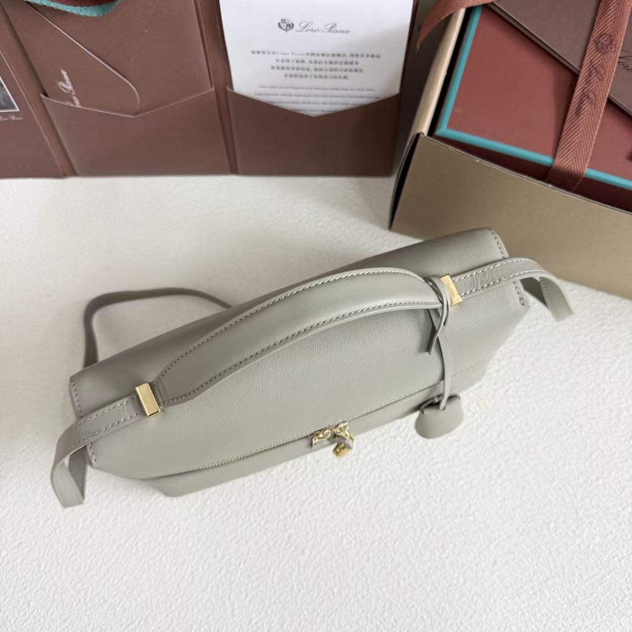 LP Extra Bag 27 Light Green Calfskin