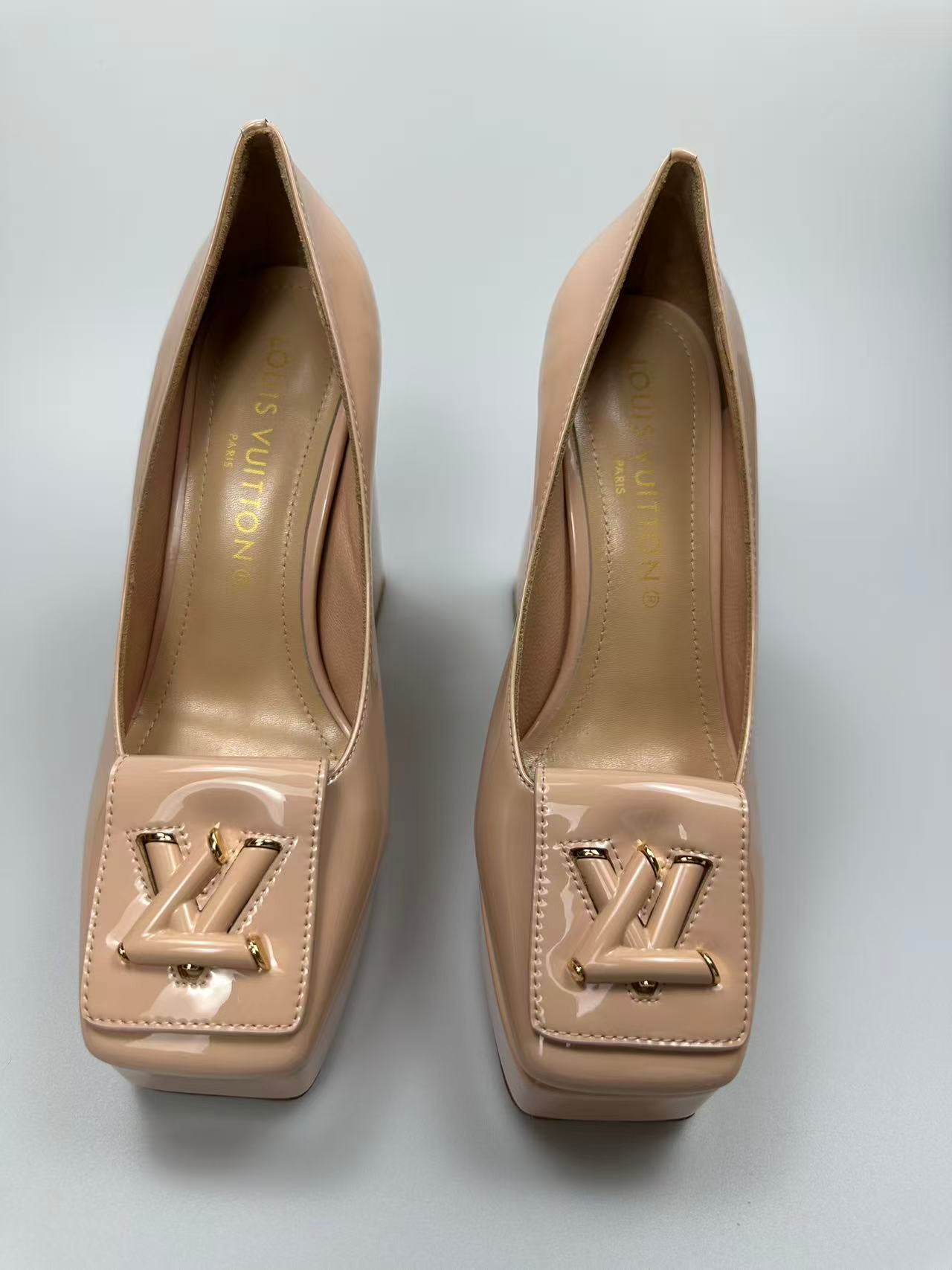 LV Shake Pump 120mm Beige Cowhide