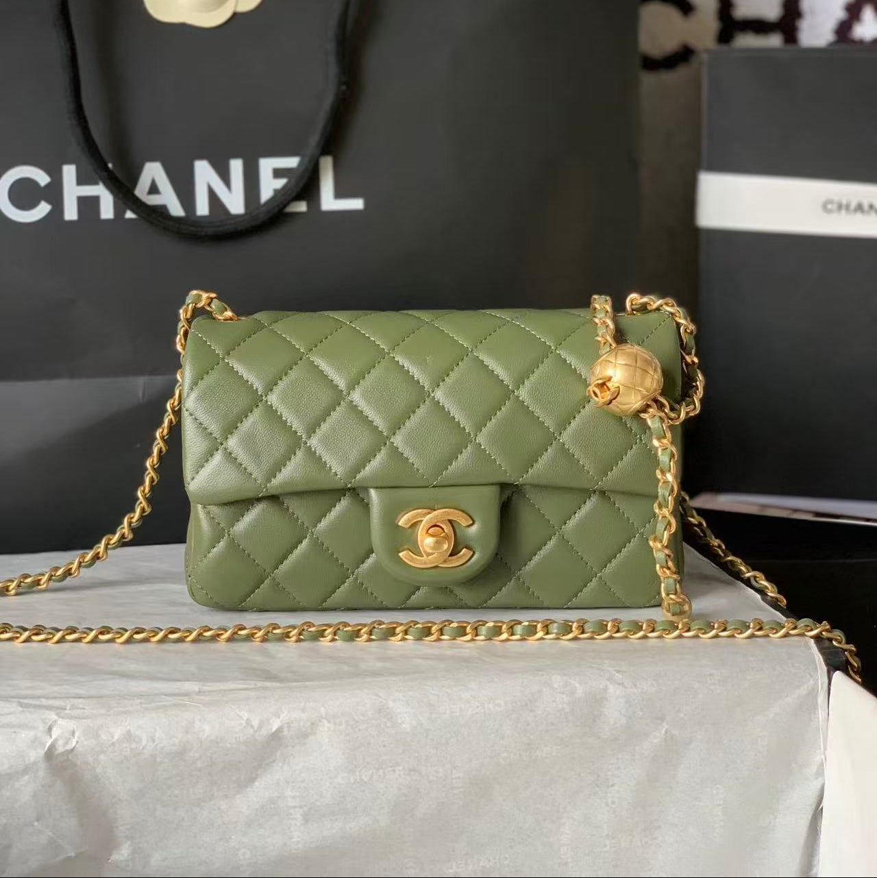 Chanel 25 Pearl Crush Square Flap Bag 20cm Dark Green Lambskin