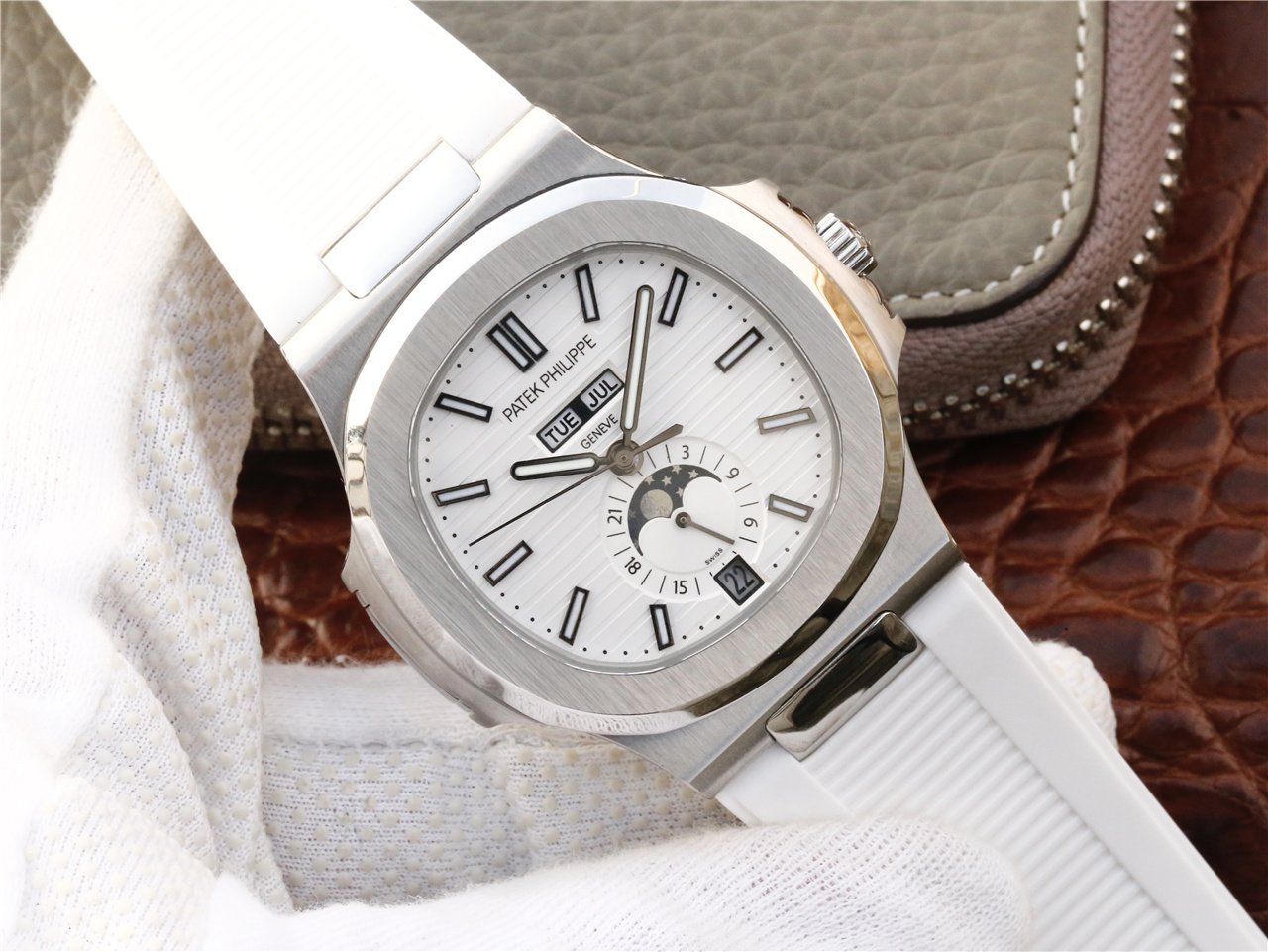 PATEK ANNUAL CALENDAR MOONPHASE STEEL WHITE DIAL