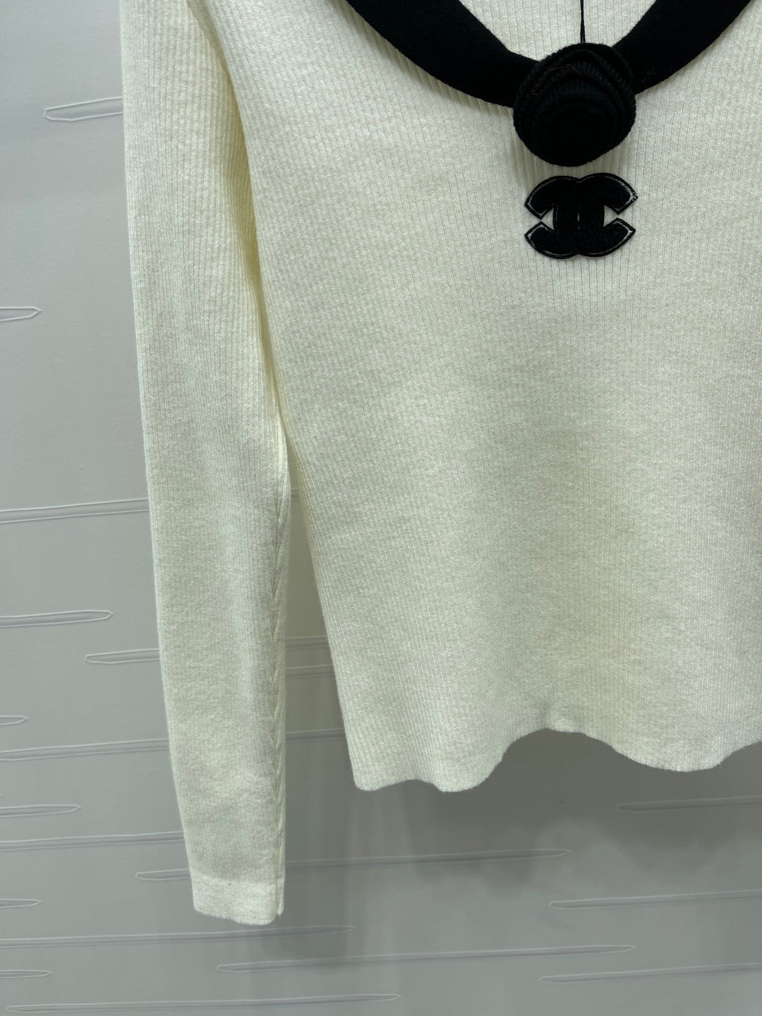 Chanel 2026 Knit Long-sleeved Top Black and White Wool