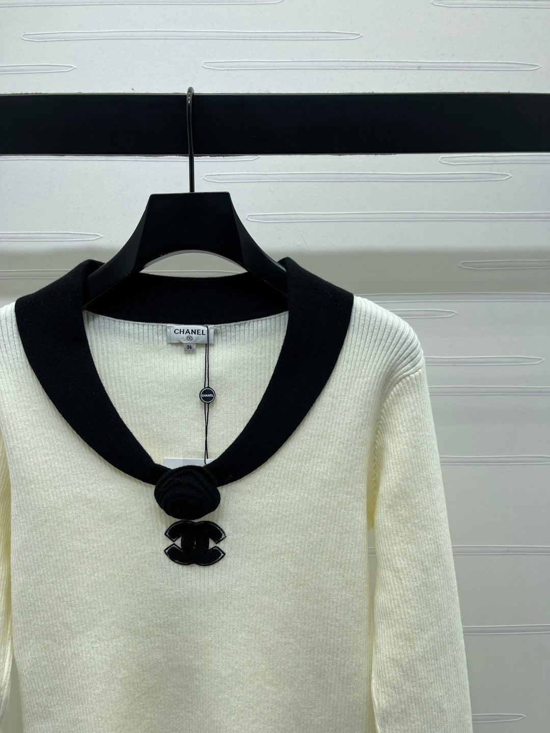 Chanel 2026 Knit Long-sleeved Top Black and White Wool