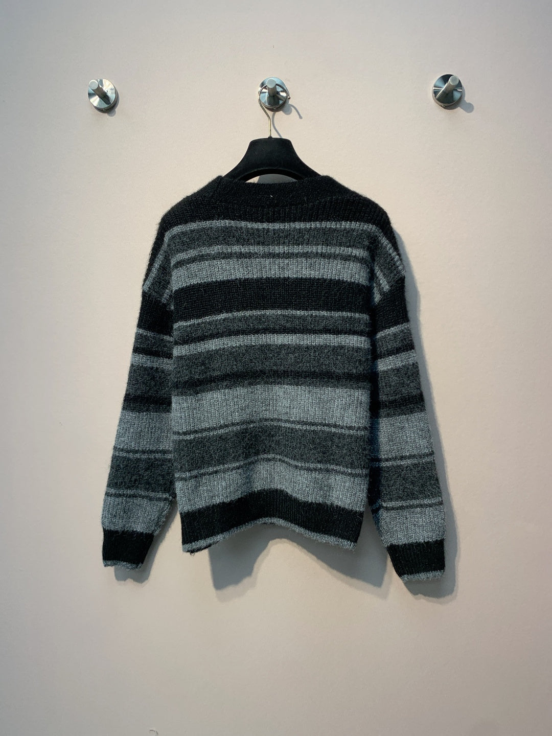 Chanel 25 Knitted V-Neck Button-Up Cardigan Wool 320070