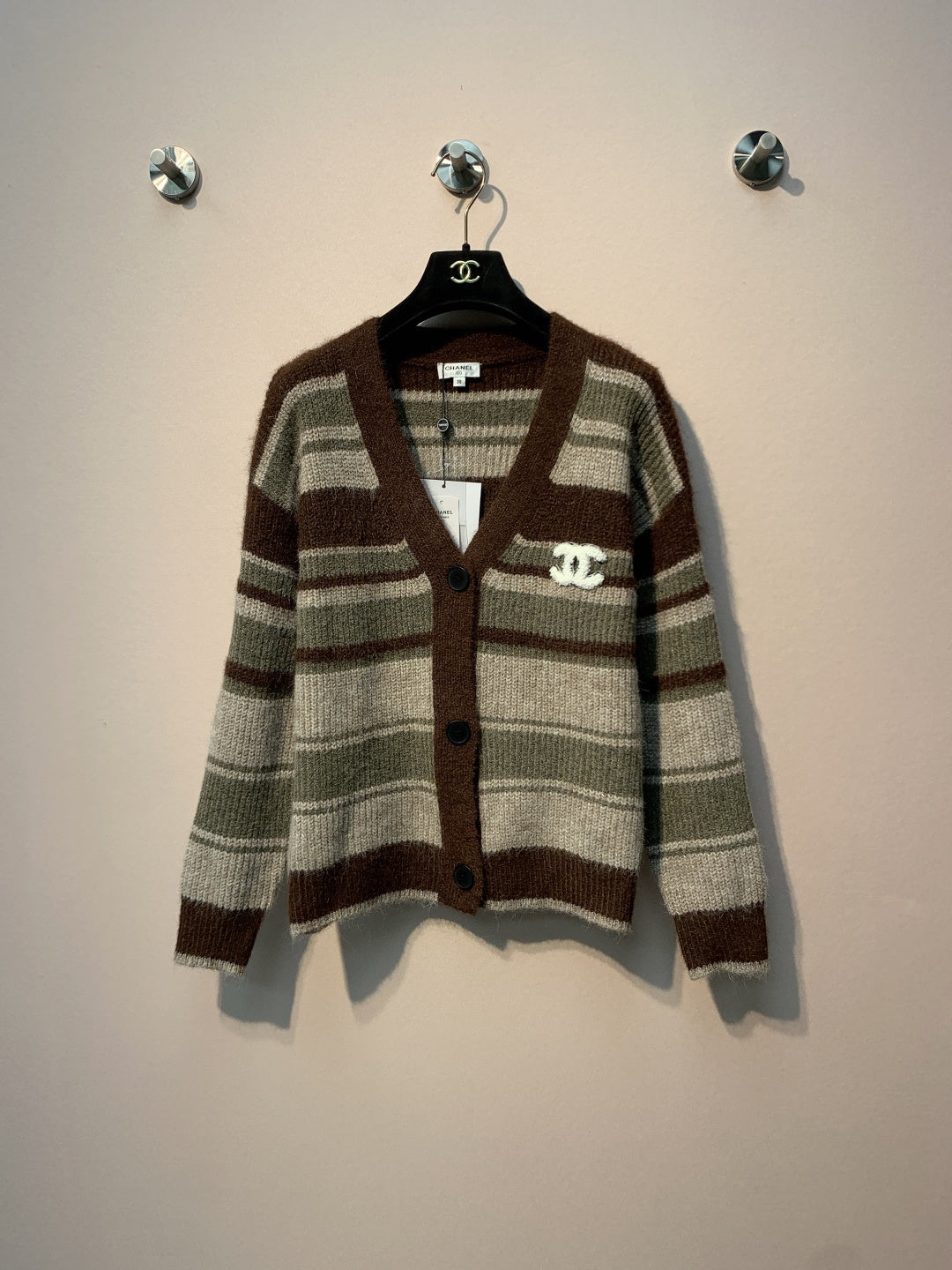 Chanel 25 Knitted V-Neck Button-Up Cardigan Wool 320070