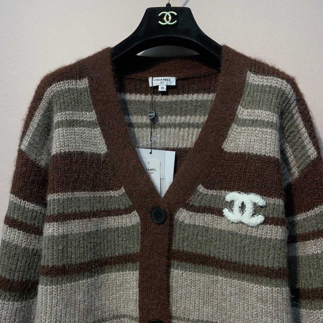 Chanel 25 Knitted V-Neck Button-Up Cardigan Wool 320070
