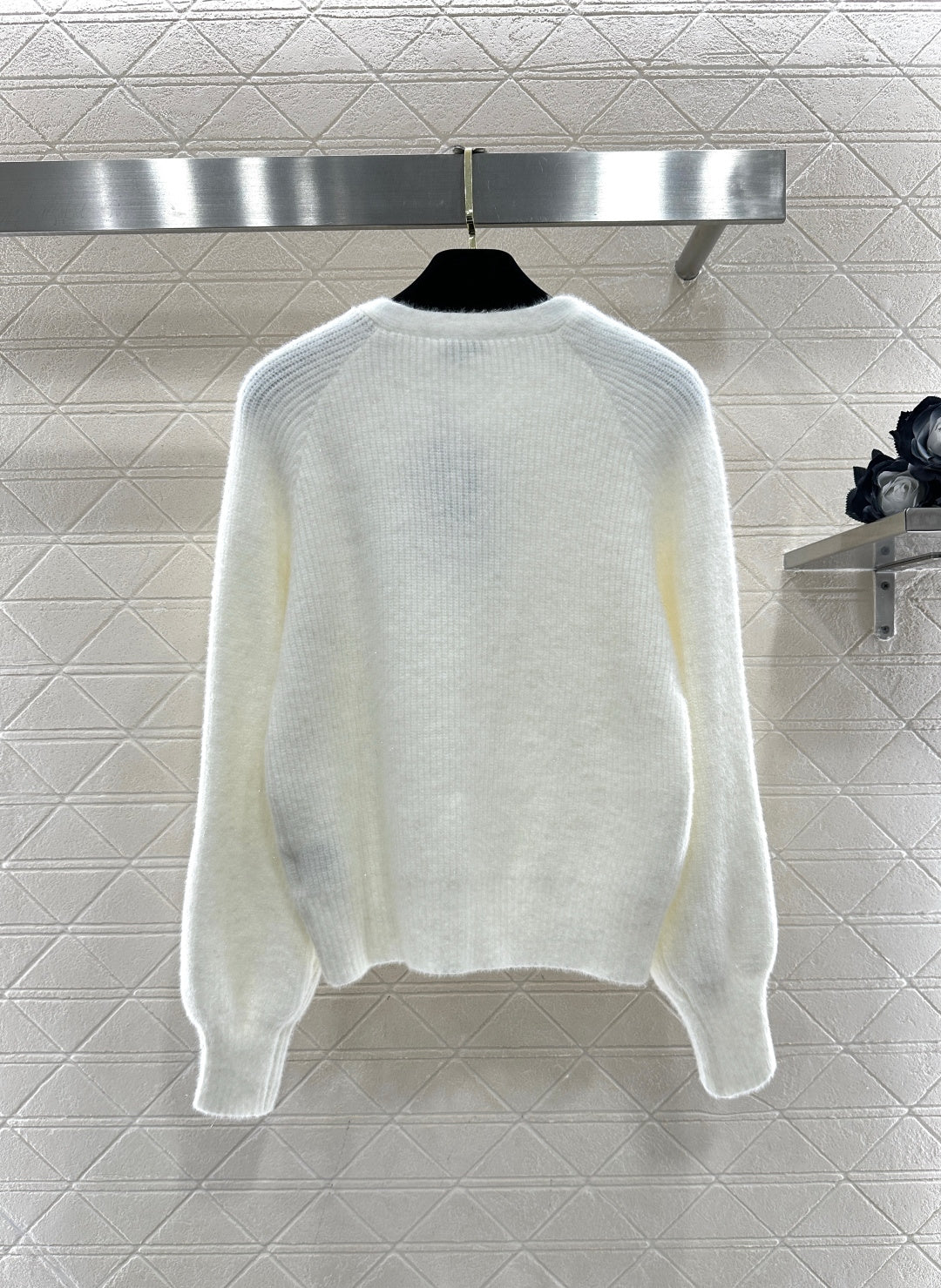 CC 26 Cashmere Sweater With Pearl Wheat Brooch Logo 807115