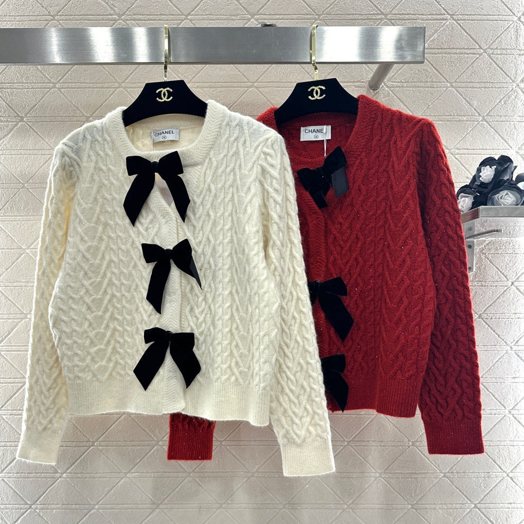 CC 26 Round Neck Bow Cardigan Red and Cream Wool 331418