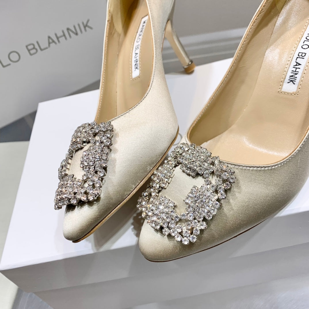 Manolo Diamond Buckle Pumps Beige Silk 327500