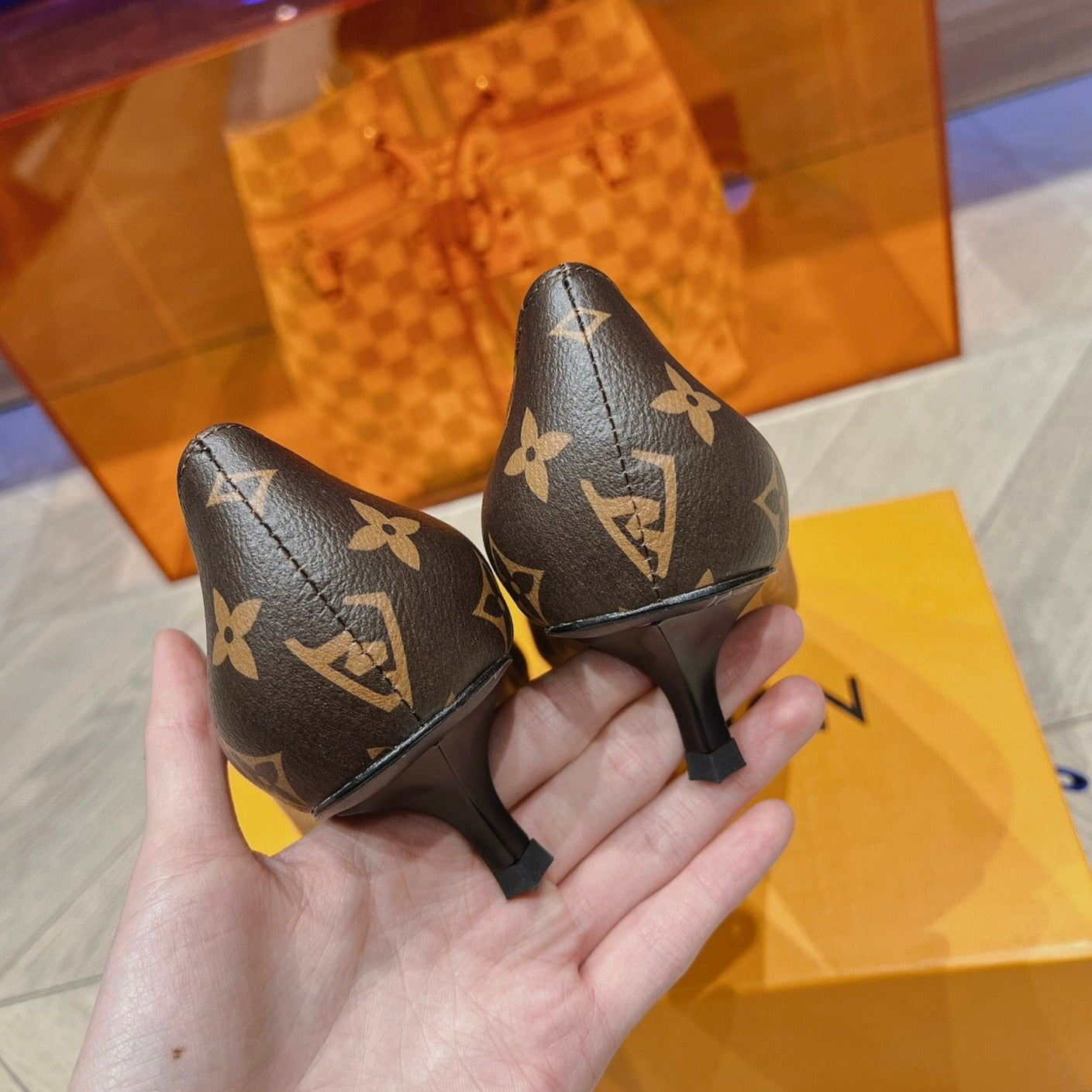 LV SINGLE LOW HEEL PUMP MONOGRAM CANVAS