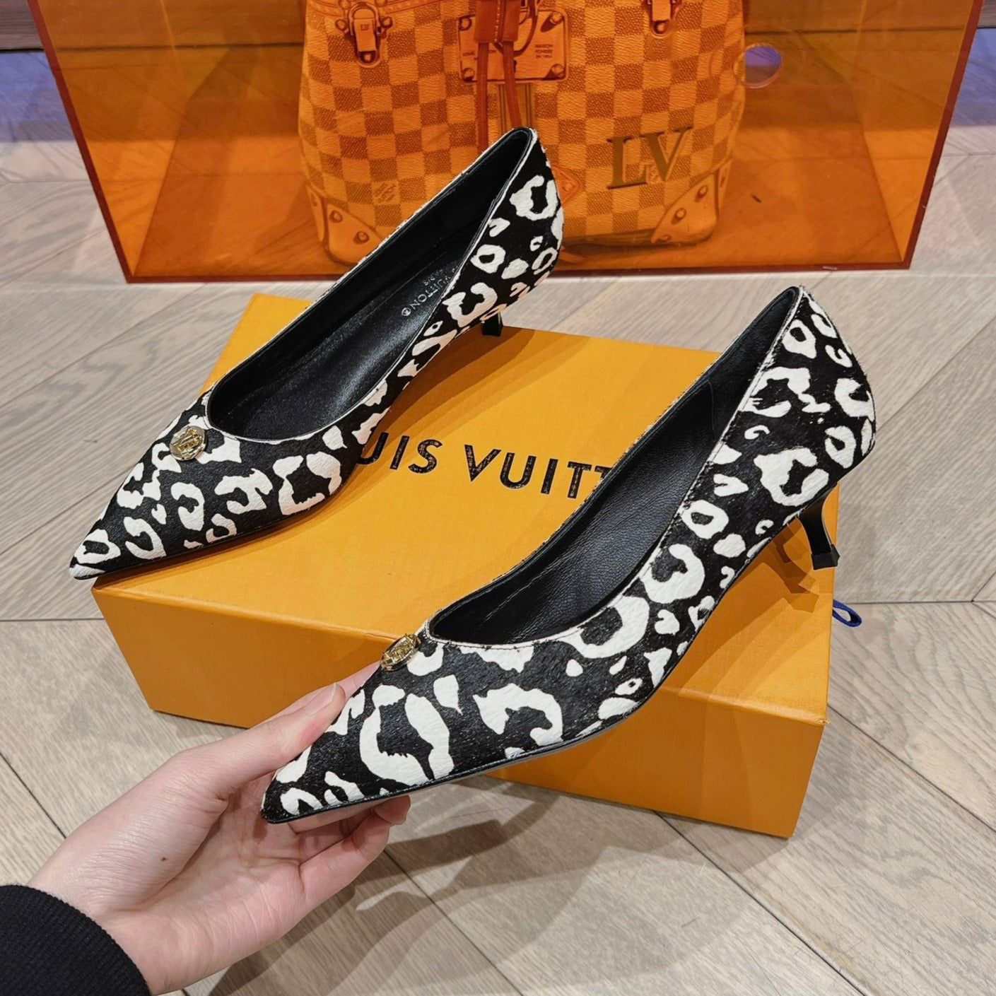 LV SINGLE LOW HEEL PUMP WHITE LEOPARD