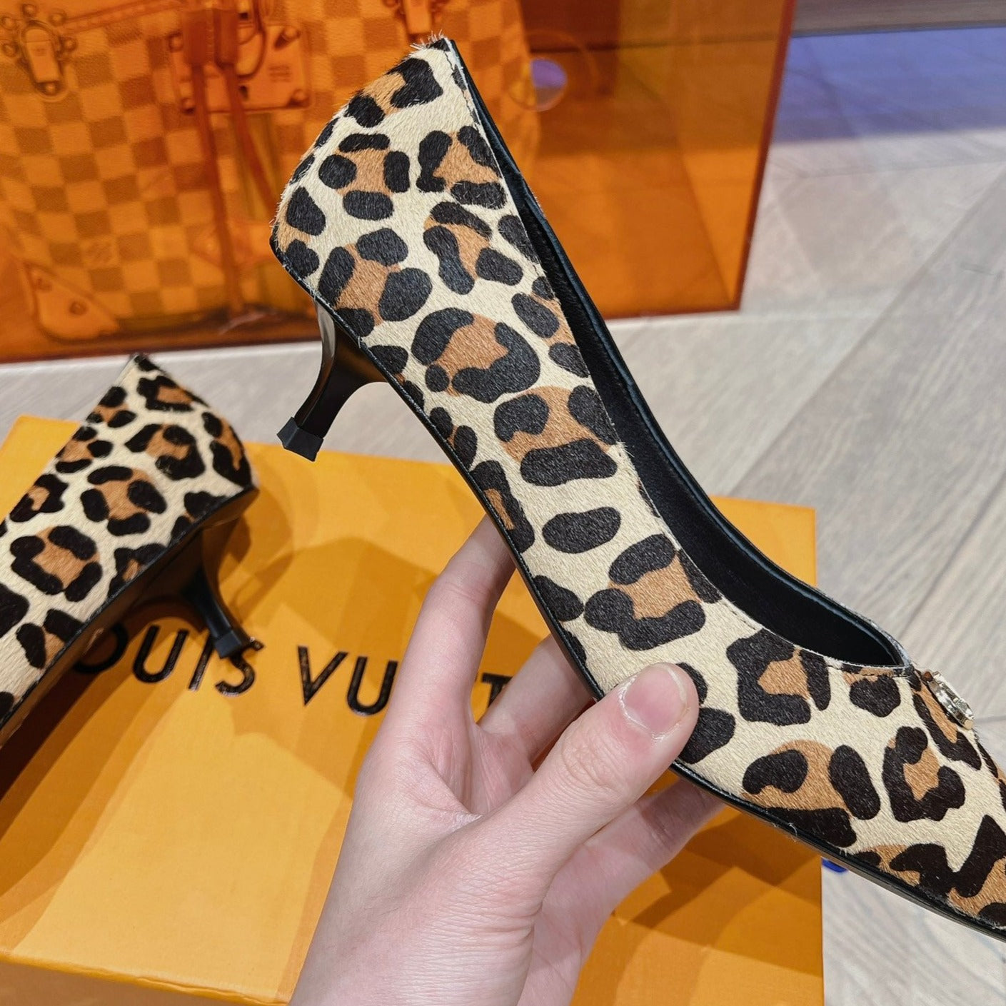 LV SINGLE LOW HEEL PUMP YELLOW LEOPARD