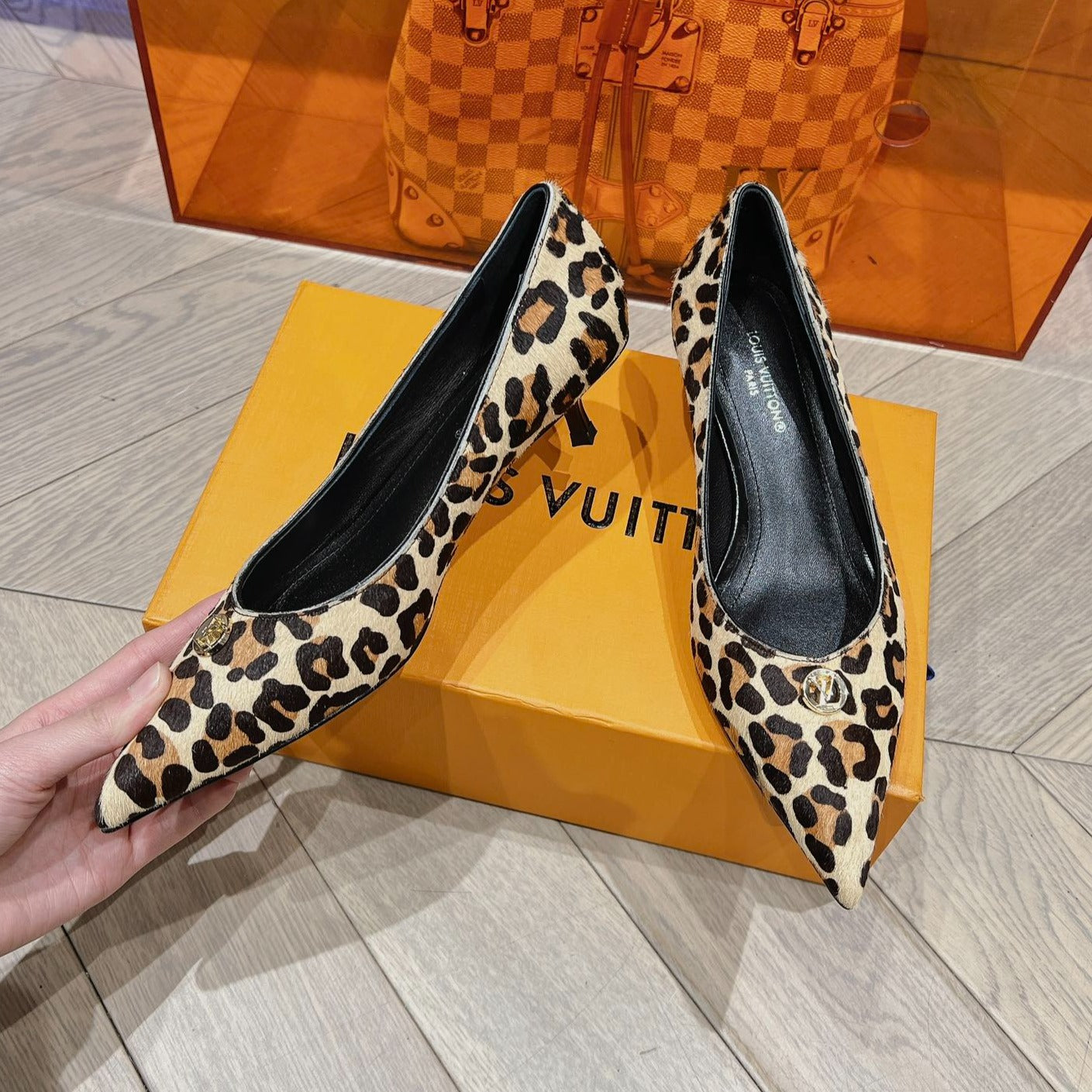 LV SINGLE LOW HEEL PUMP YELLOW LEOPARD