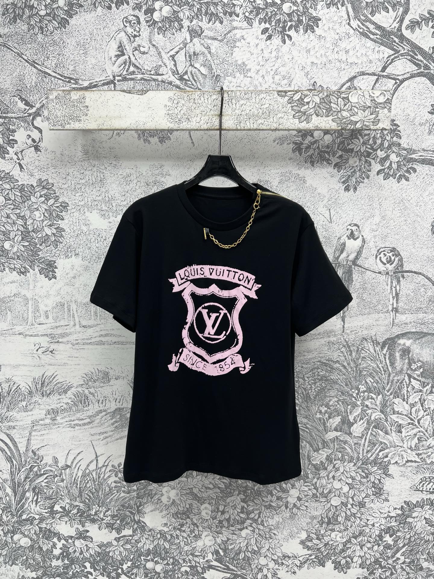 LV 25 Round Neck Metal Zipper T-Shirt Black White Cotton