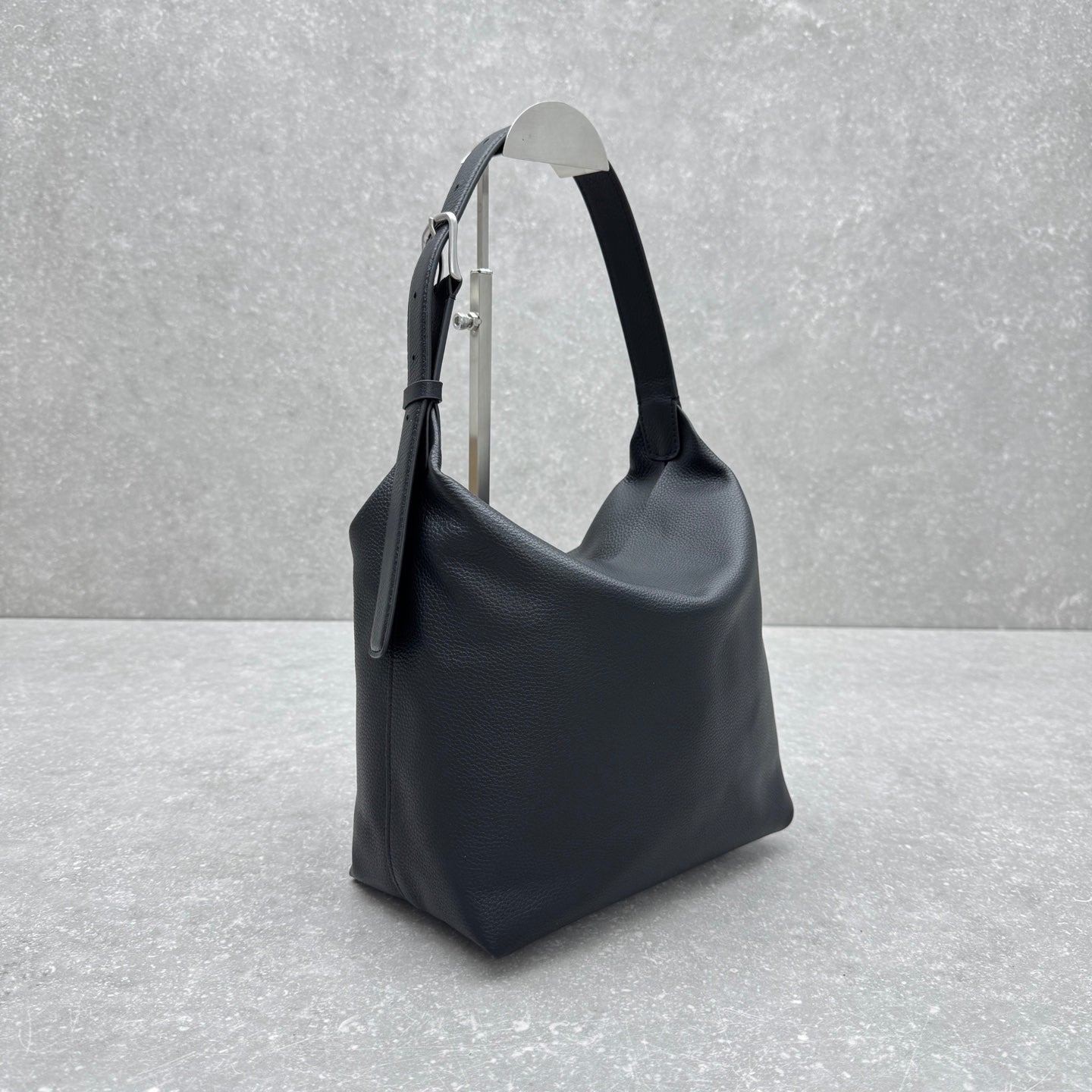 The Row 2025 Isa Bag 23cm Soft Leather