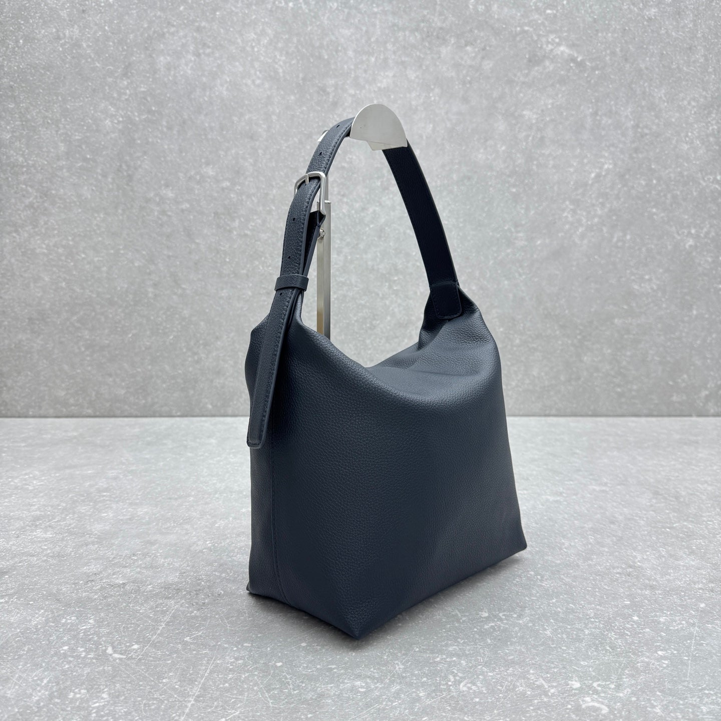 The Row 2025 Isa Bag 23cm Soft Leather
