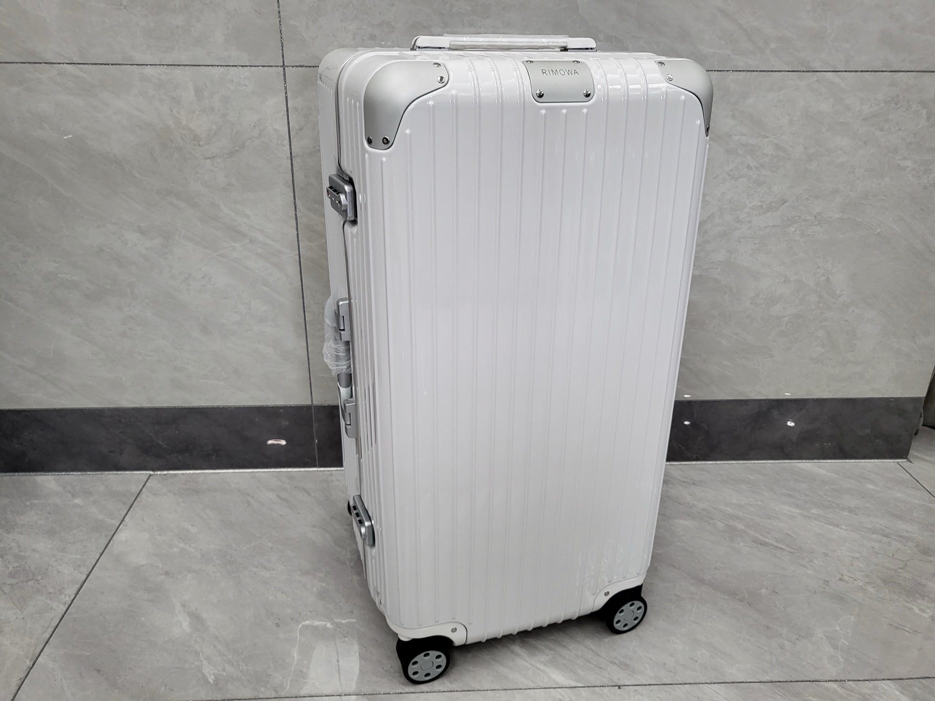 Rimowa 2025 Hybrid Suitcase Aluminum Polycarbonate 273794